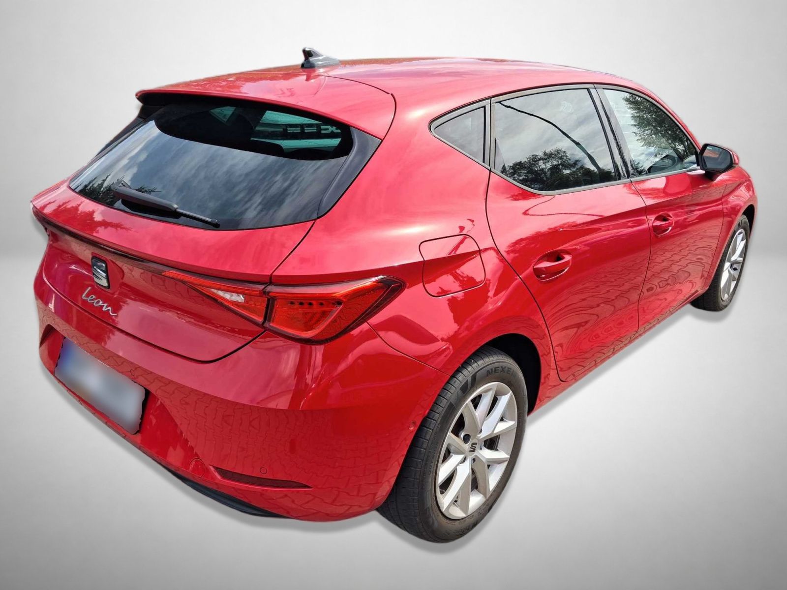 Seat Leon, 1.0 eTSI, Automat, ČR,1.maj - fotka 2