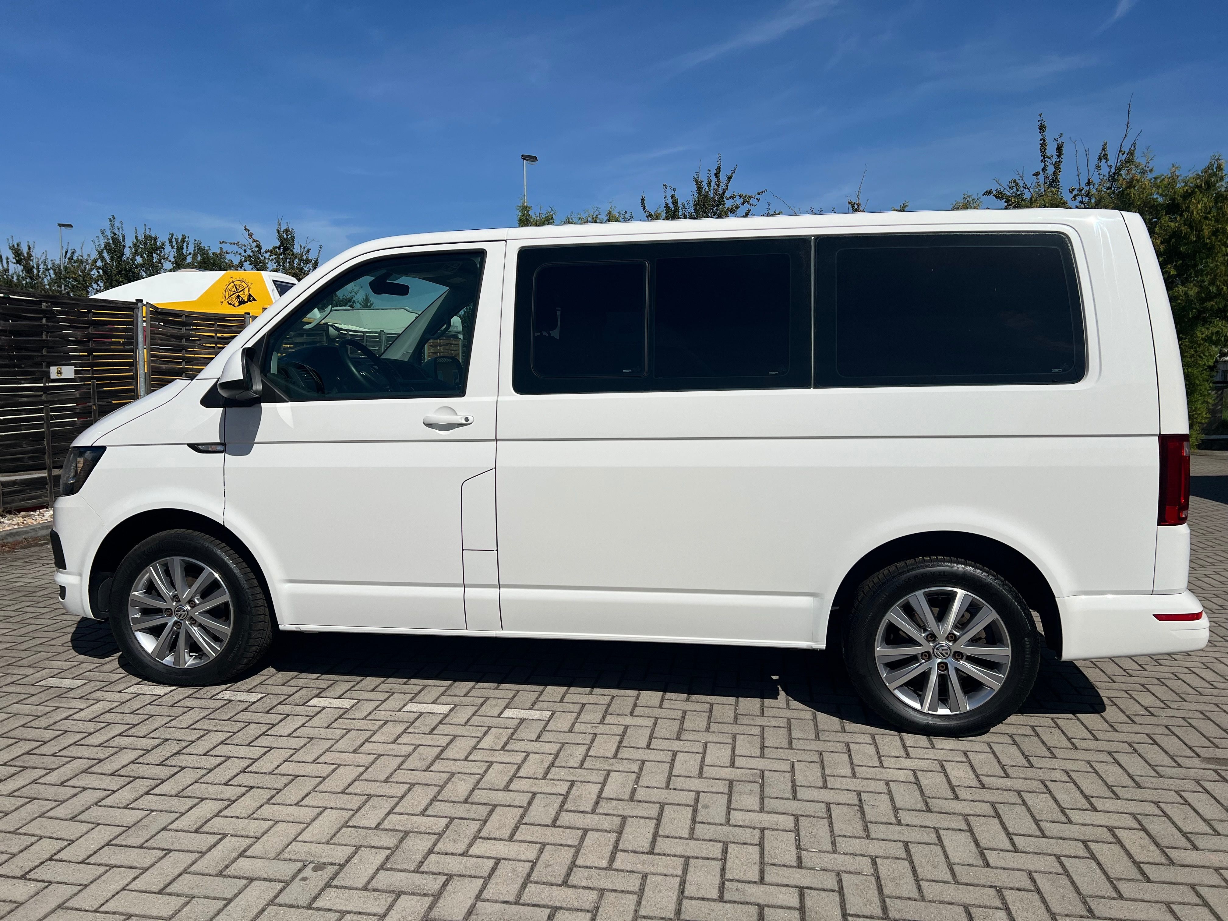 Volkswagen Multivan, 2.0TDI 110kW manuál tažné 7-m - fotka 2