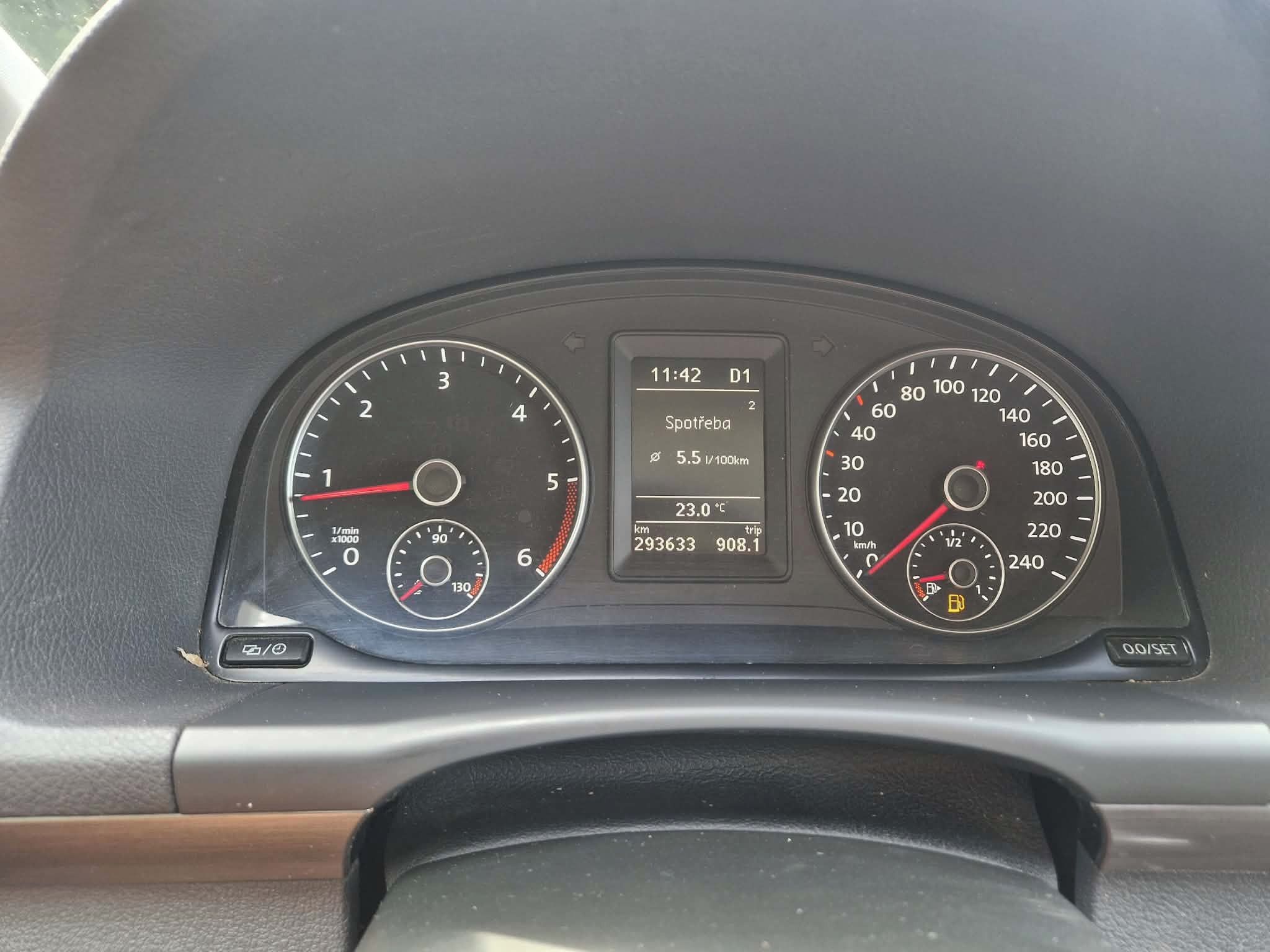 Volkswagen Touran - fotka 2