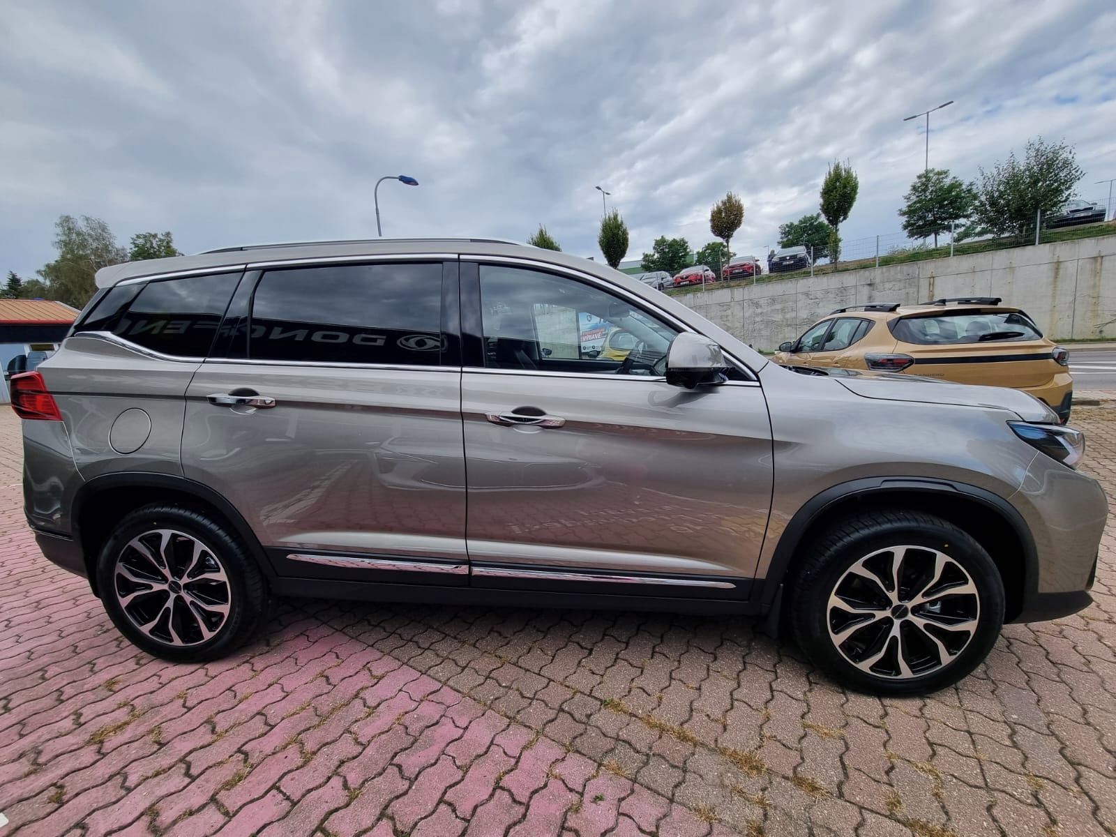 Dongfeng T5, FORTHING T5 Exclusive - fotka 6