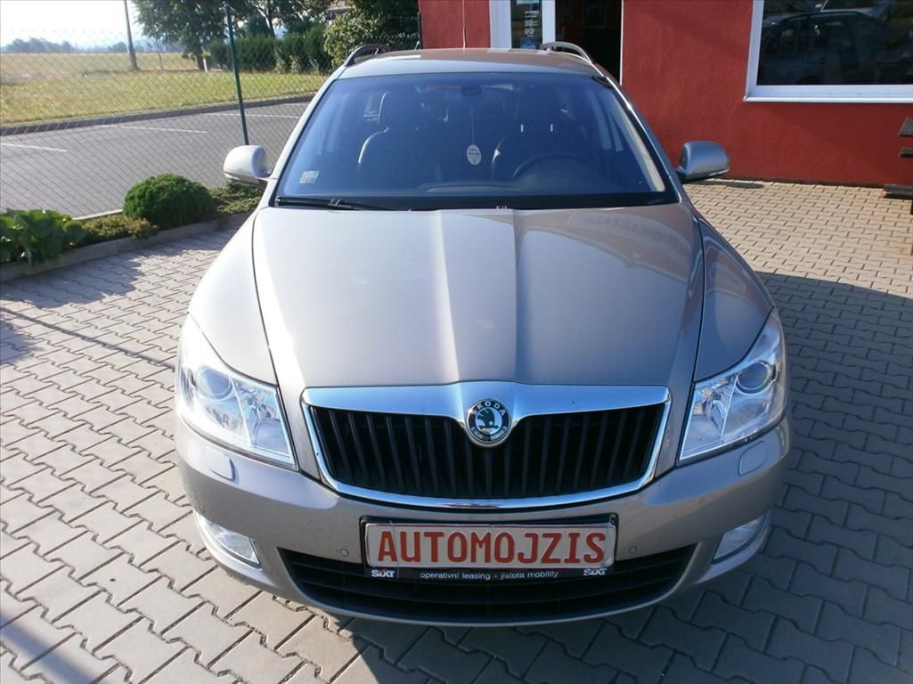 Škoda Octavia, 2,0 TDI LAURIN & KLEMENT NOVÉ - fotka 3