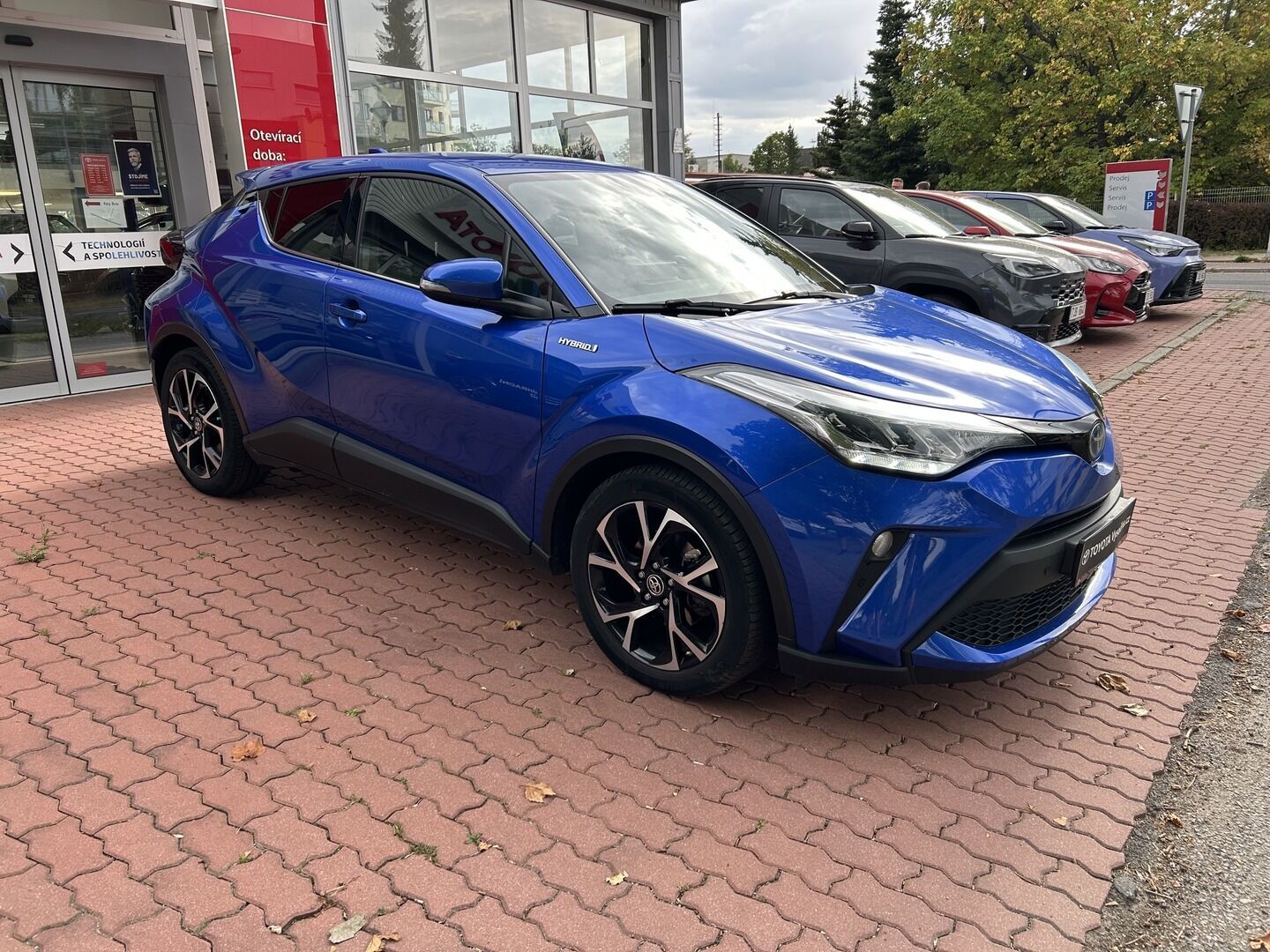 Toyota C-HR, 1.8L Hybrid 140 koní 4x2 Style - fotka 3