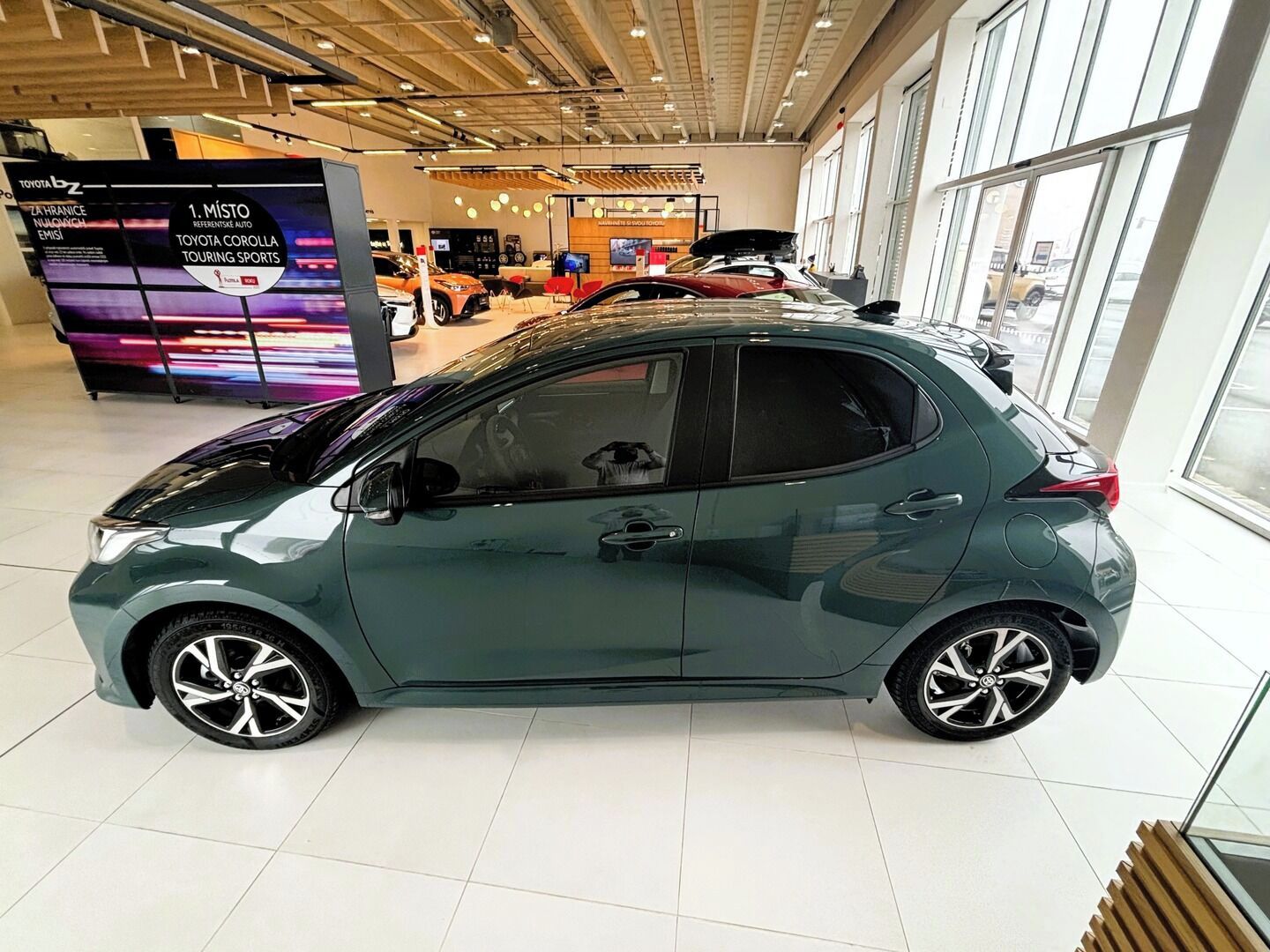 Toyota Yaris, 1,5   Style HEV 116 CVT - fotka 4
