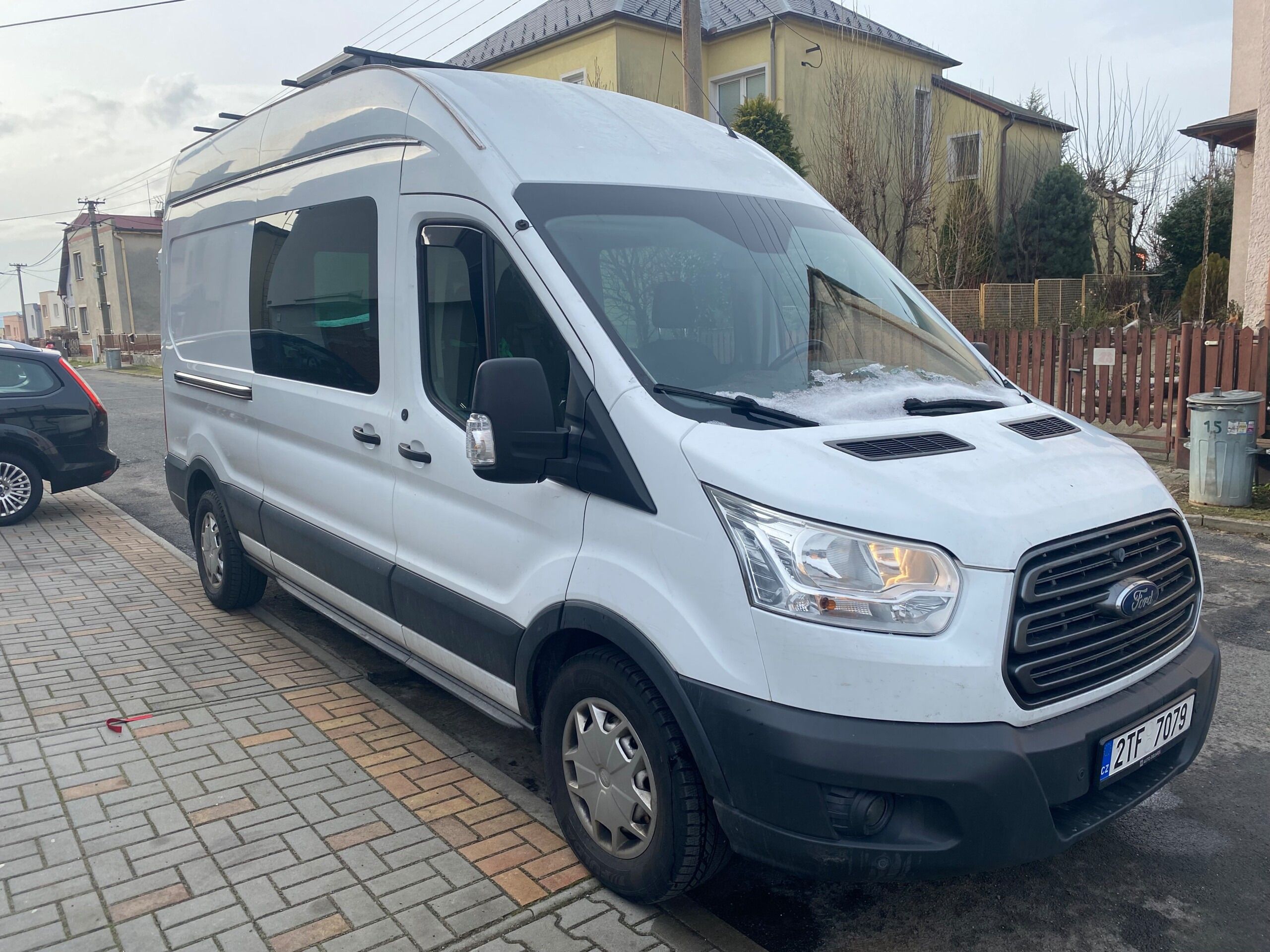 Ford Transit, Stále je 7 místný - fotka 2