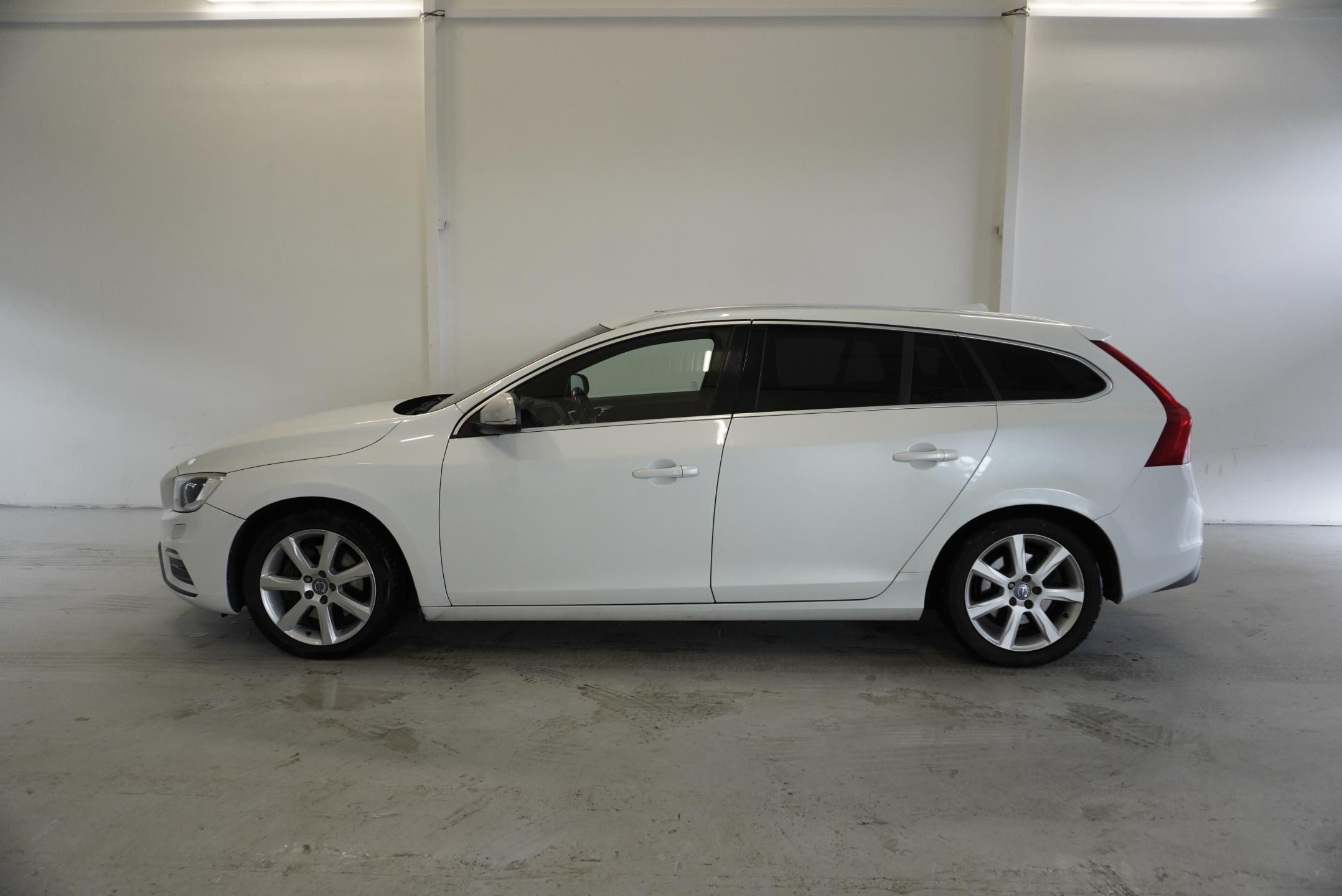 Volvo V60, 2.0 T6  AWD R-DESIGN AUTOMAT - fotka 5