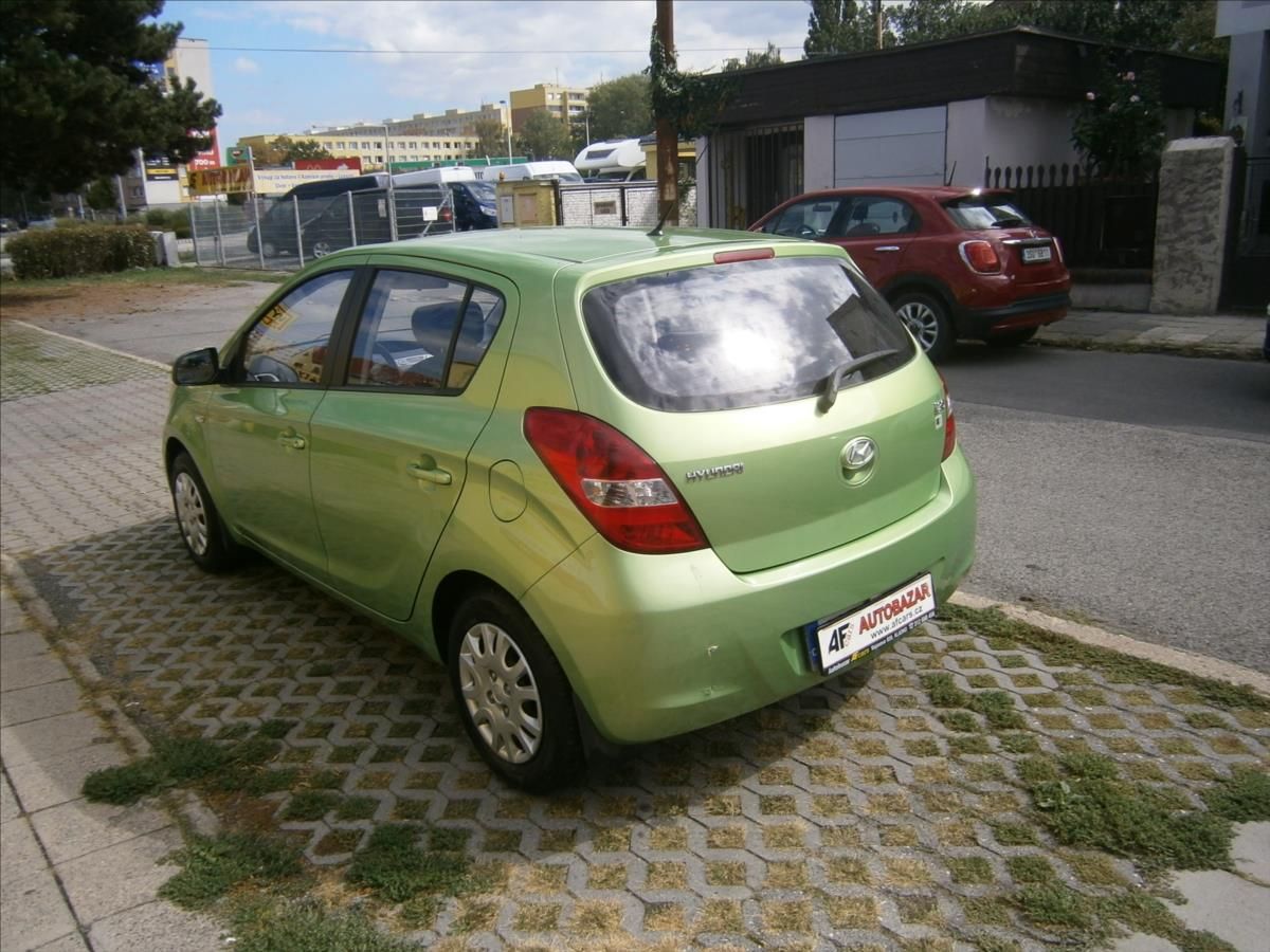 Hyundai i20, 1,3 i KLIMA - fotka 4