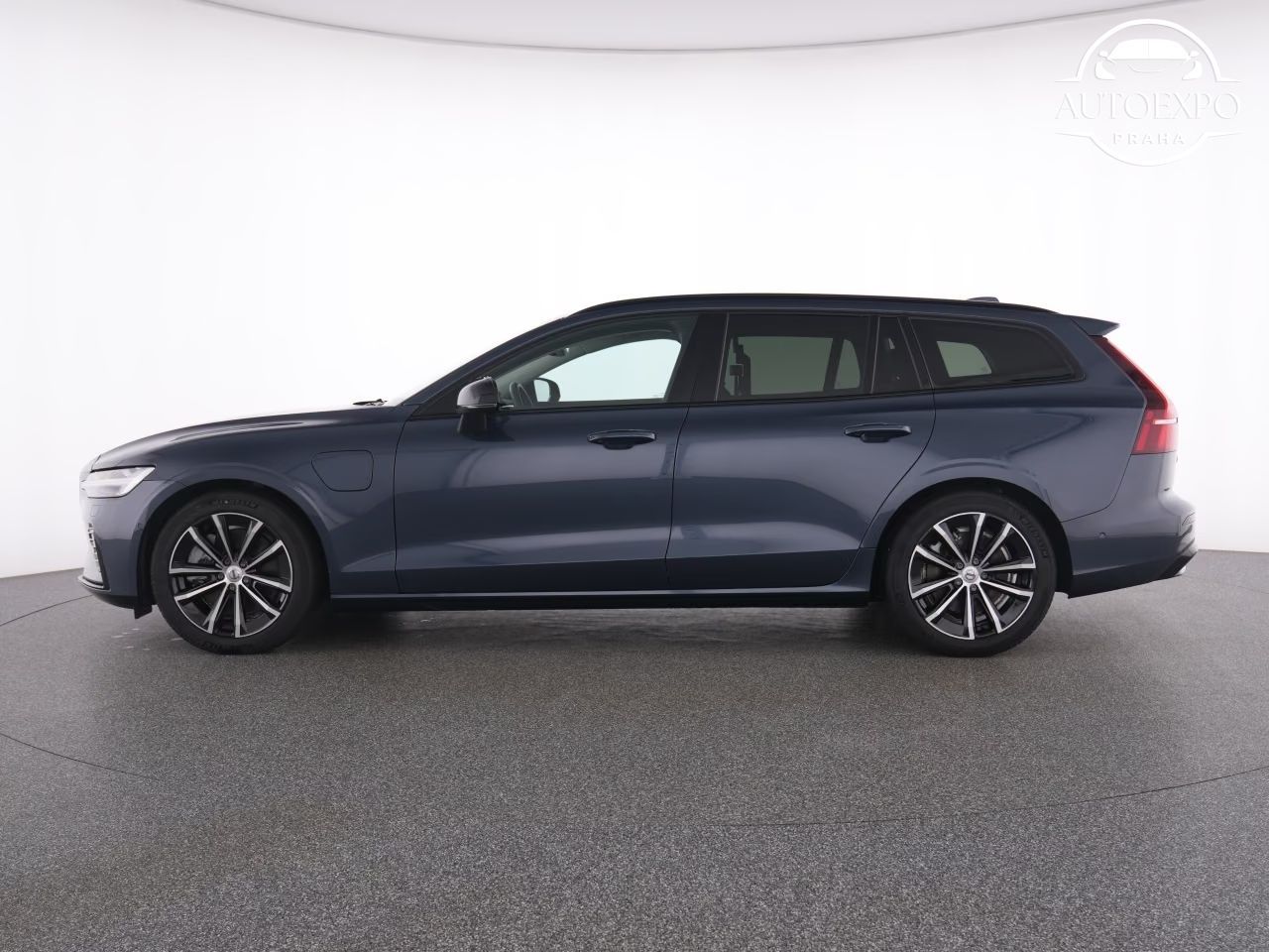 Volvo V60, T8 Recharge Plus Dark*TAŽNÉ - fotka 3