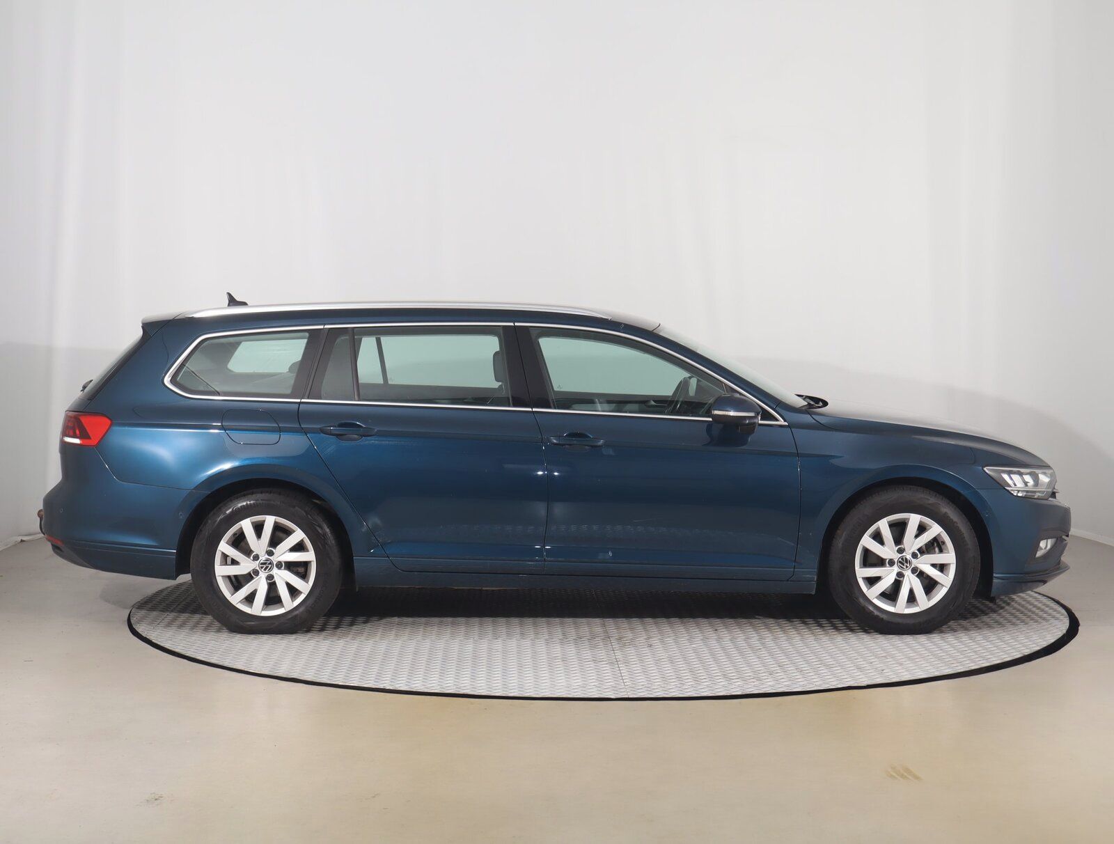 Volkswagen Passat, 2.0 TDI, Business, Automat - fotka 6
