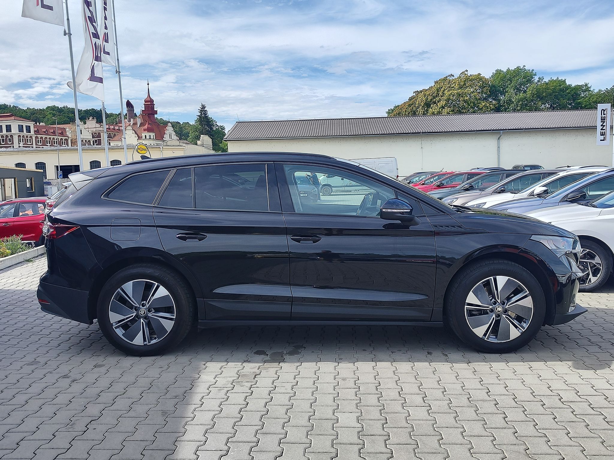 Škoda Enyaq iV, EV/55 kWh/125kW Tour 50 - fotka 4