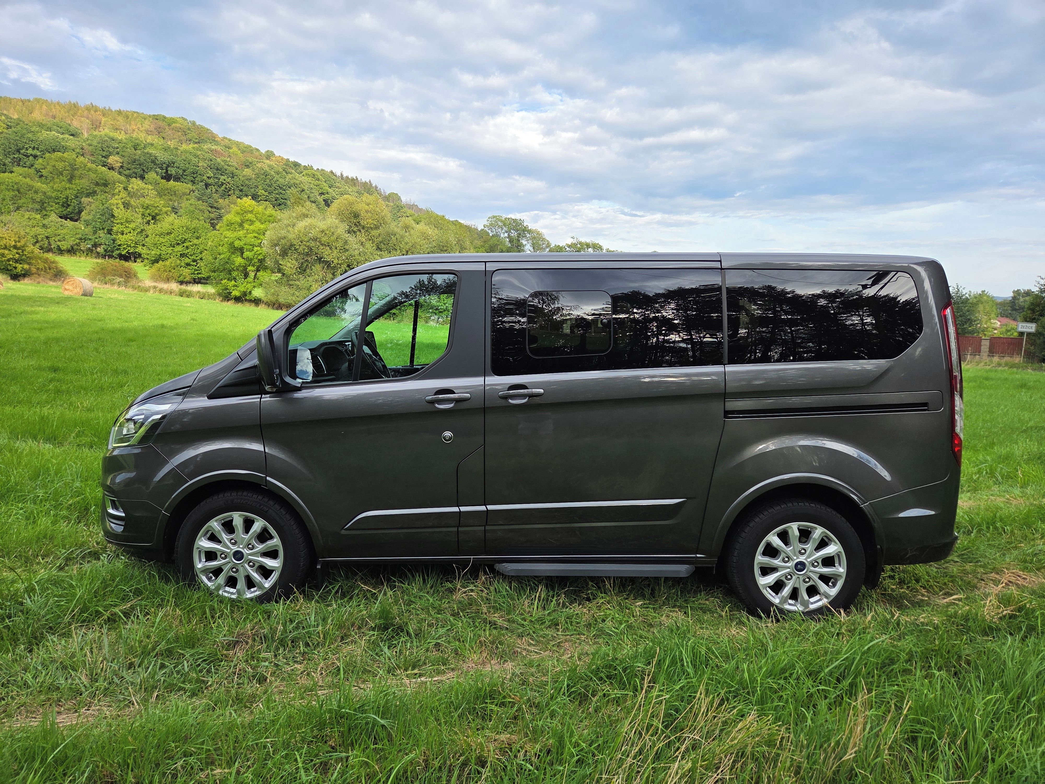 Ford Tourneo Custom - fotka 2
