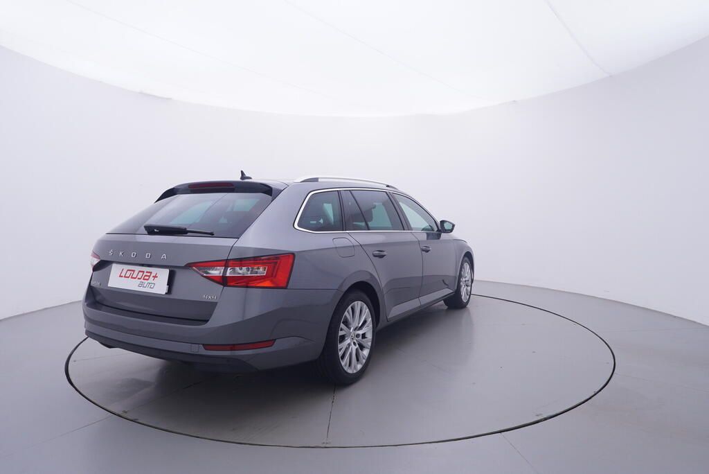 Škoda Superb, Style 2.0 TDI 147 kW - fotka 5
