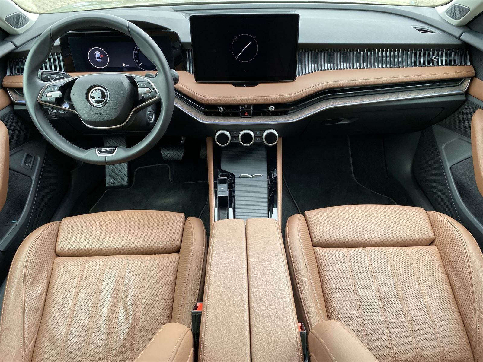 Škoda Superb, 2.0 TDI 4x4 DSG L&K - fotka 5