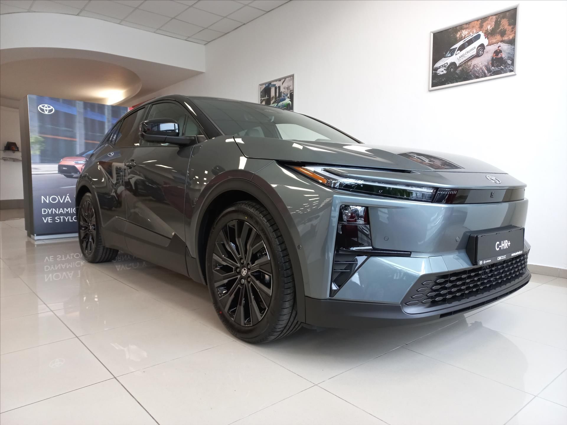 Toyota C-HR, BEV 77kWh i-AWD 343k  + Execut