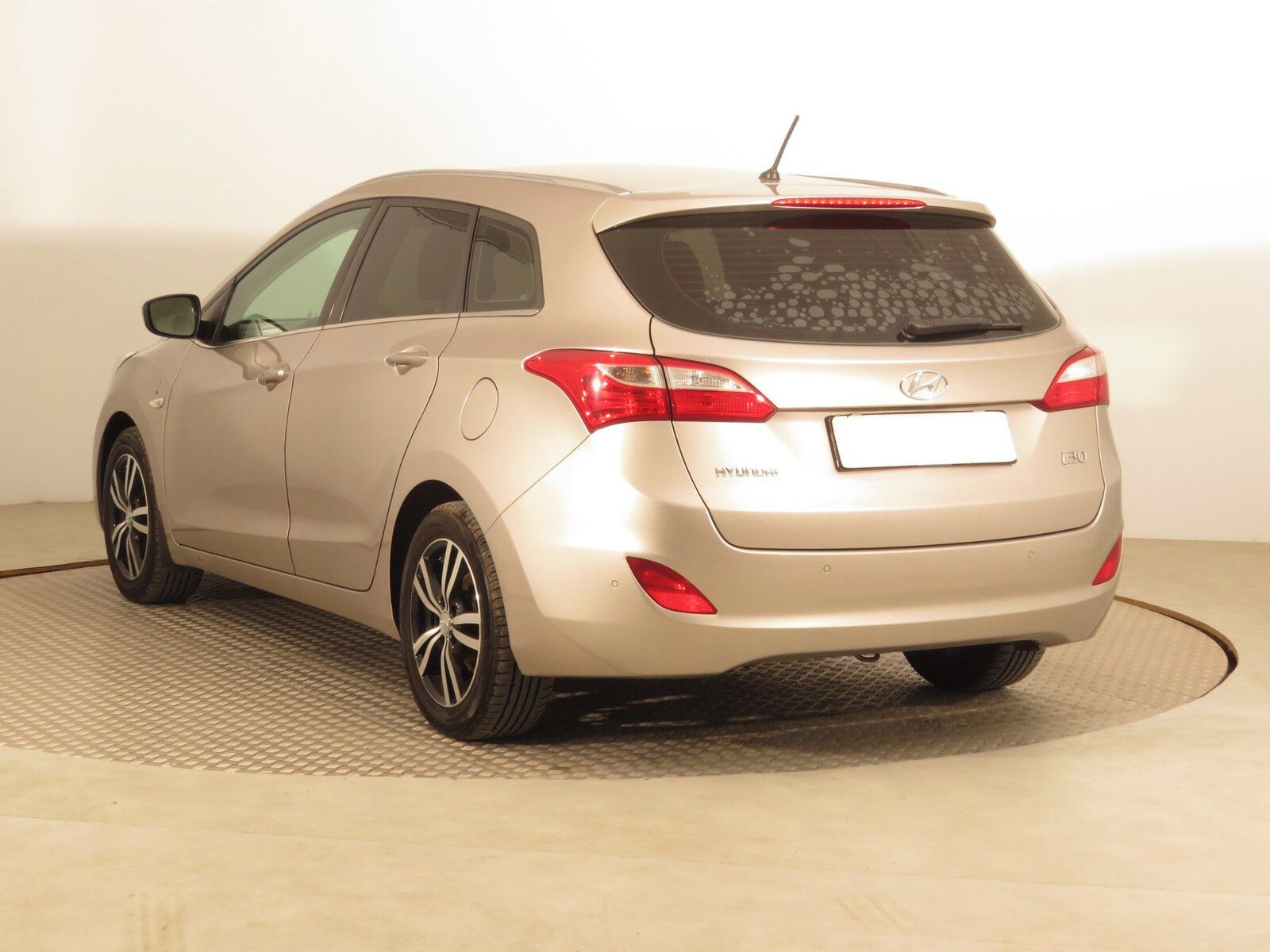 Hyundai i30, 1.6 MPI, Serv.kniha - fotka 4