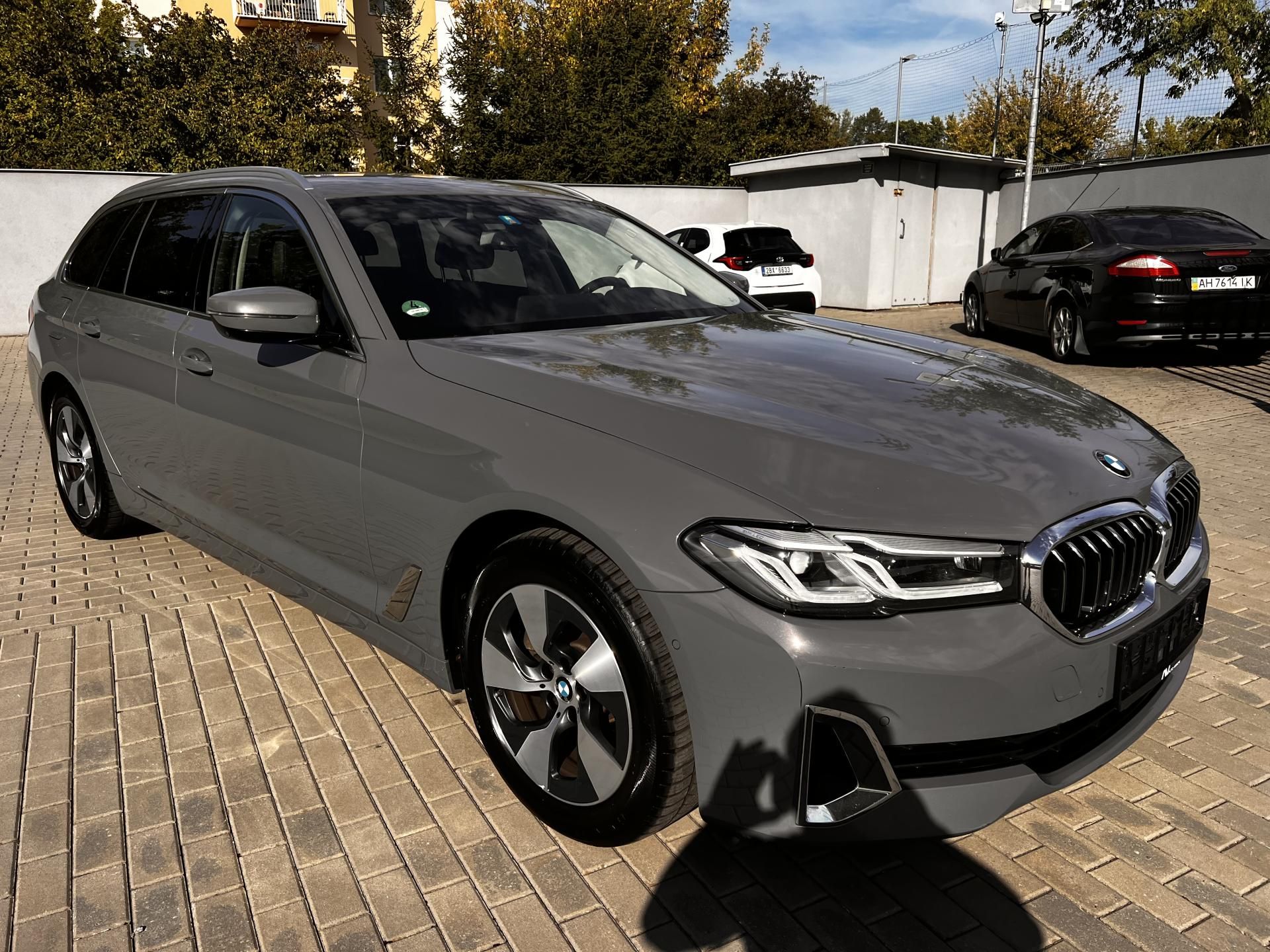 BMW Řada 5, 520d xDrive Kam HUD - fotka 2