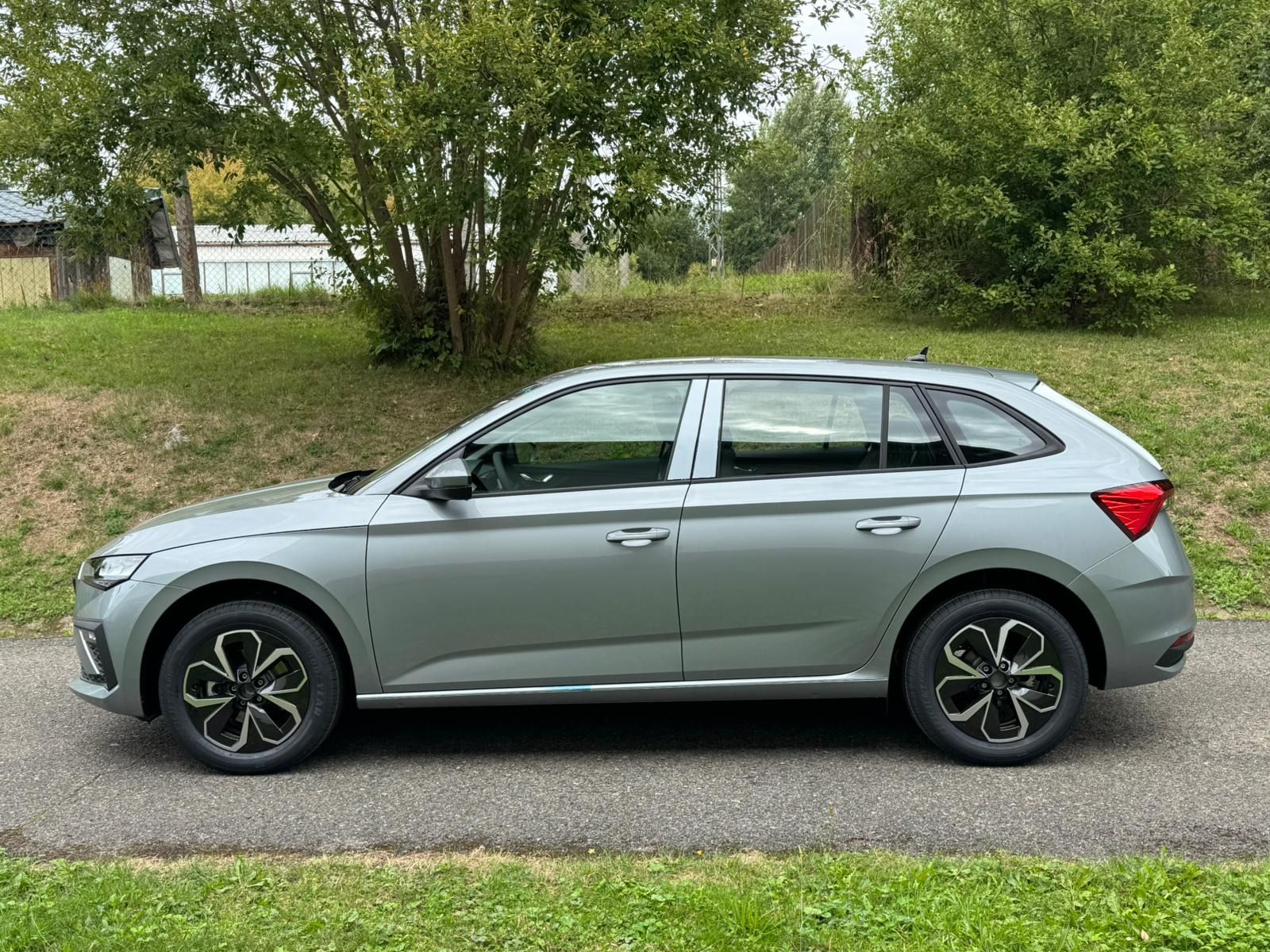 Škoda Scala, 1,0 TSI 85kW DSG Classic - fotka 2