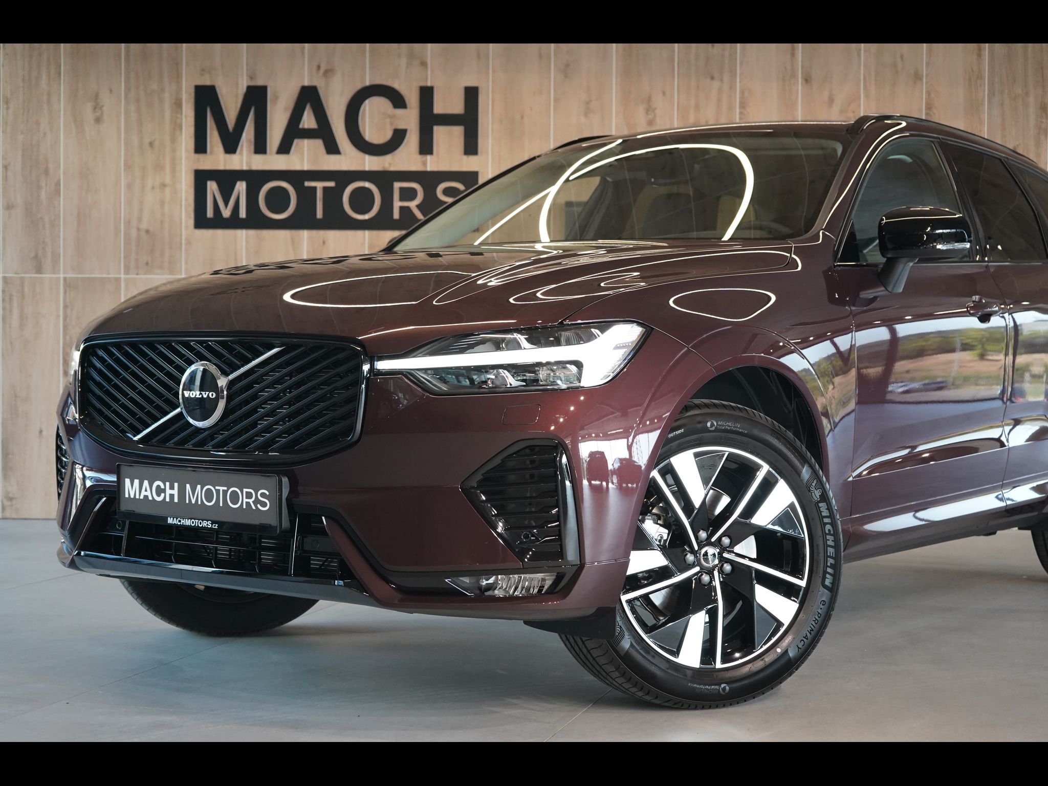 Volvo XC60, B5 AWD PLUS Dark LCI, H/K, LED - fotka 2