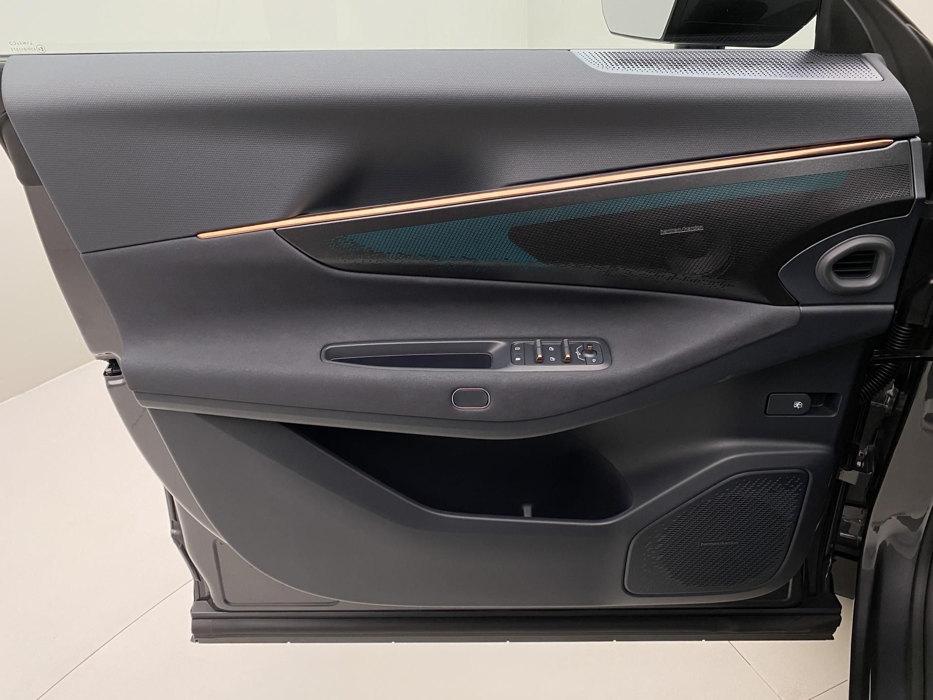 Lynk & Co 08, MORE PHEV - fotka 6