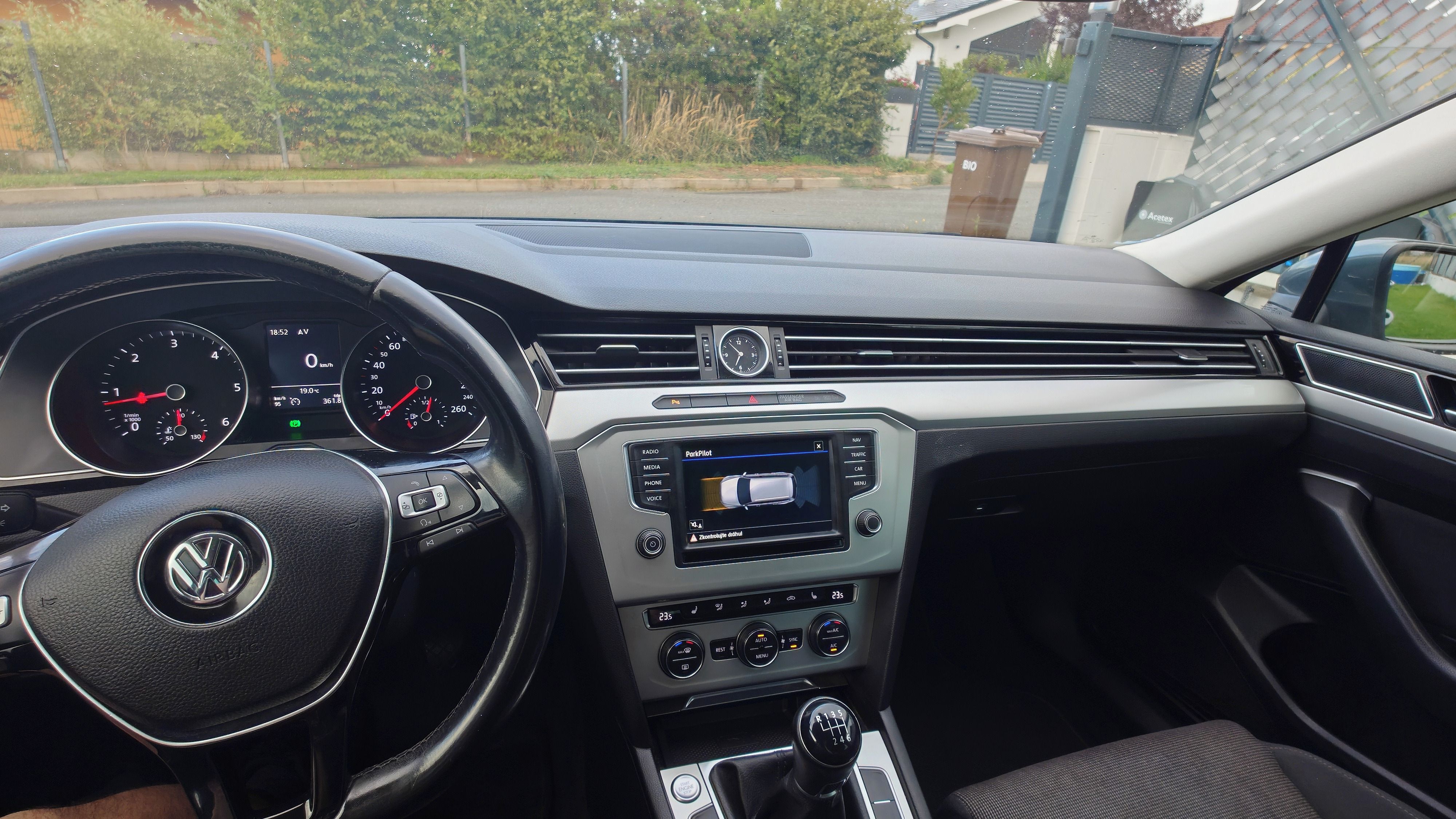 Volkswagen Passat, Comfortline 2.0 TDI 110 kW - fotka 2