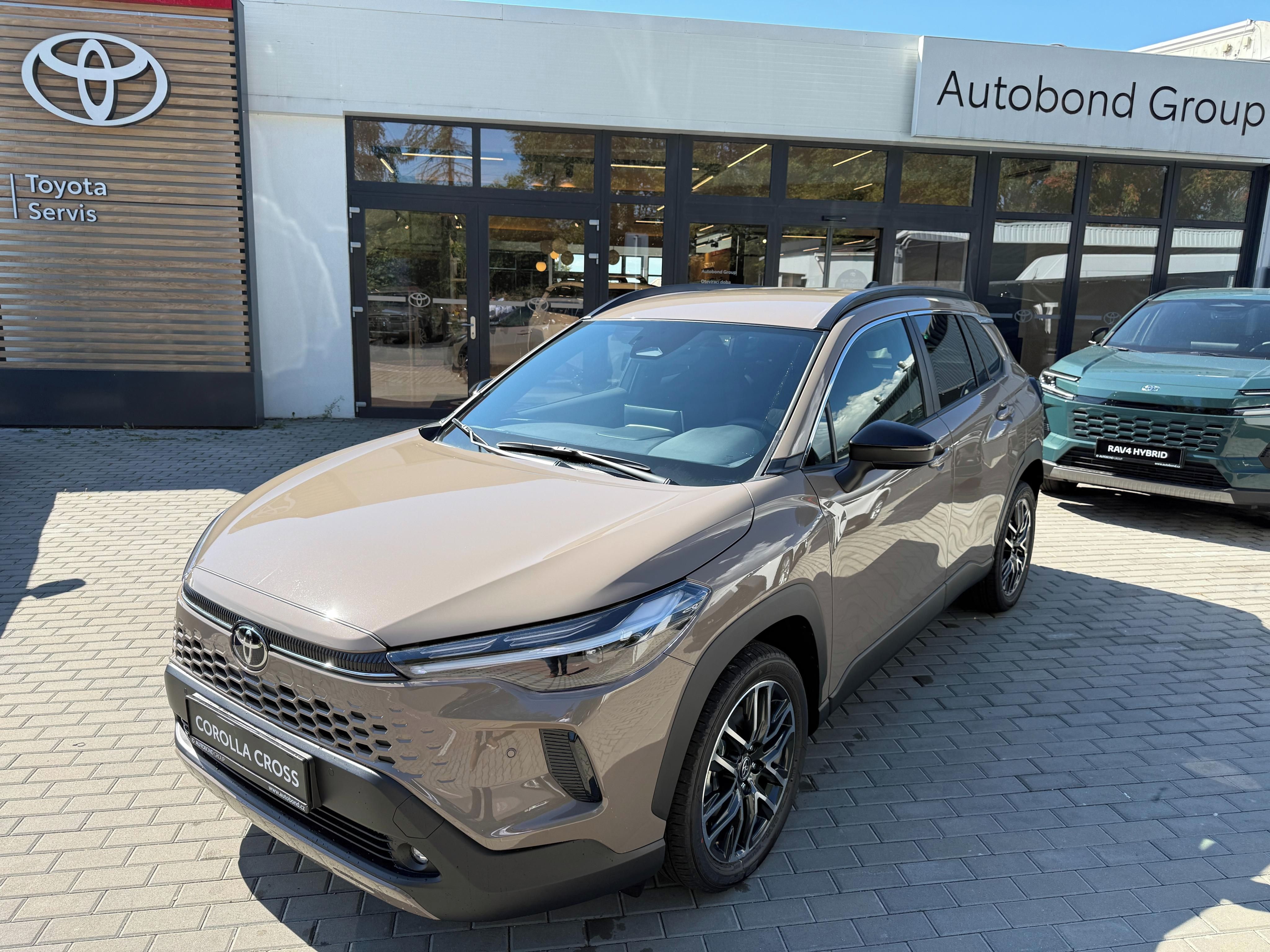 Toyota Corolla Cross, 1.8 HEV STYLE + zimní kola