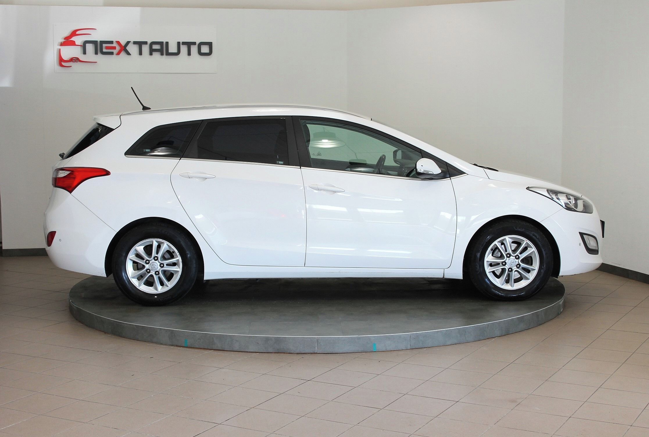 Hyundai i30, 1.6 CRDi 81kW  COMFORT, ČR - fotka 6
