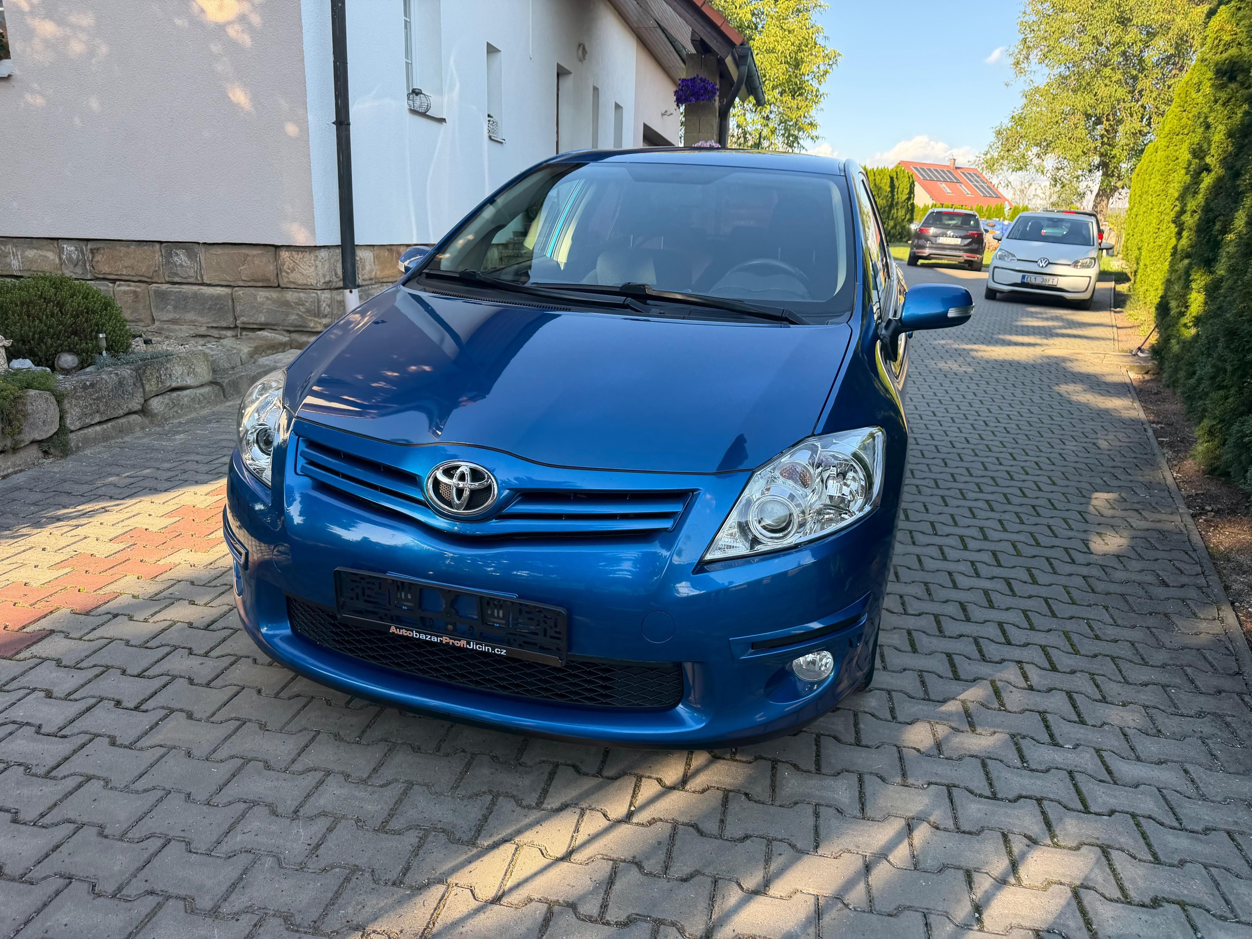 Toyota Auris, 1,6i /97kw klima serviska - fotka 3