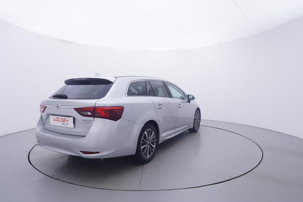 Toyota Avensis, 2.0 D4 105 kW - fotka 5