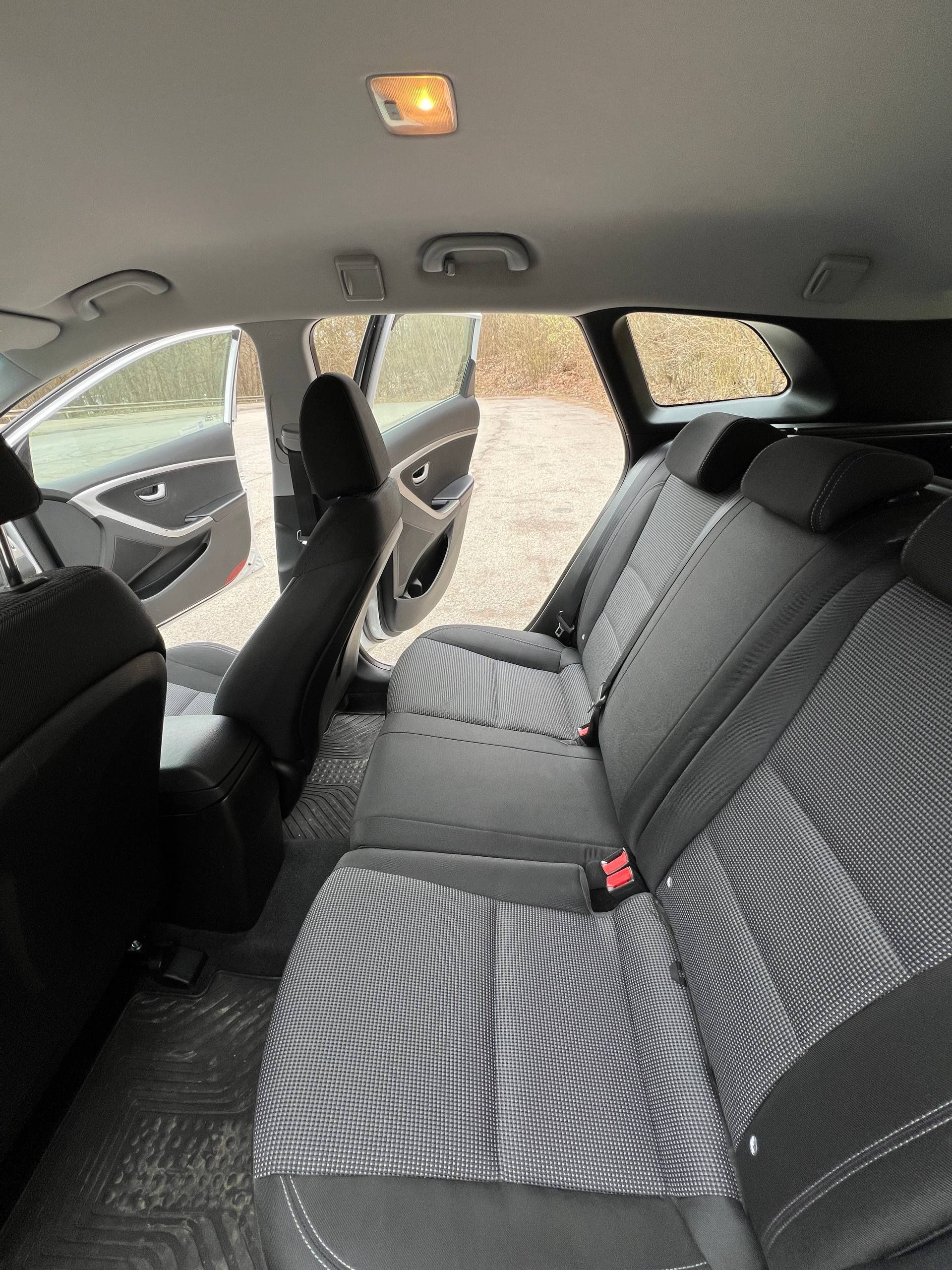 Hyundai i30, Hyundai i30 1.6 CRDi Nový STK - fotka 5