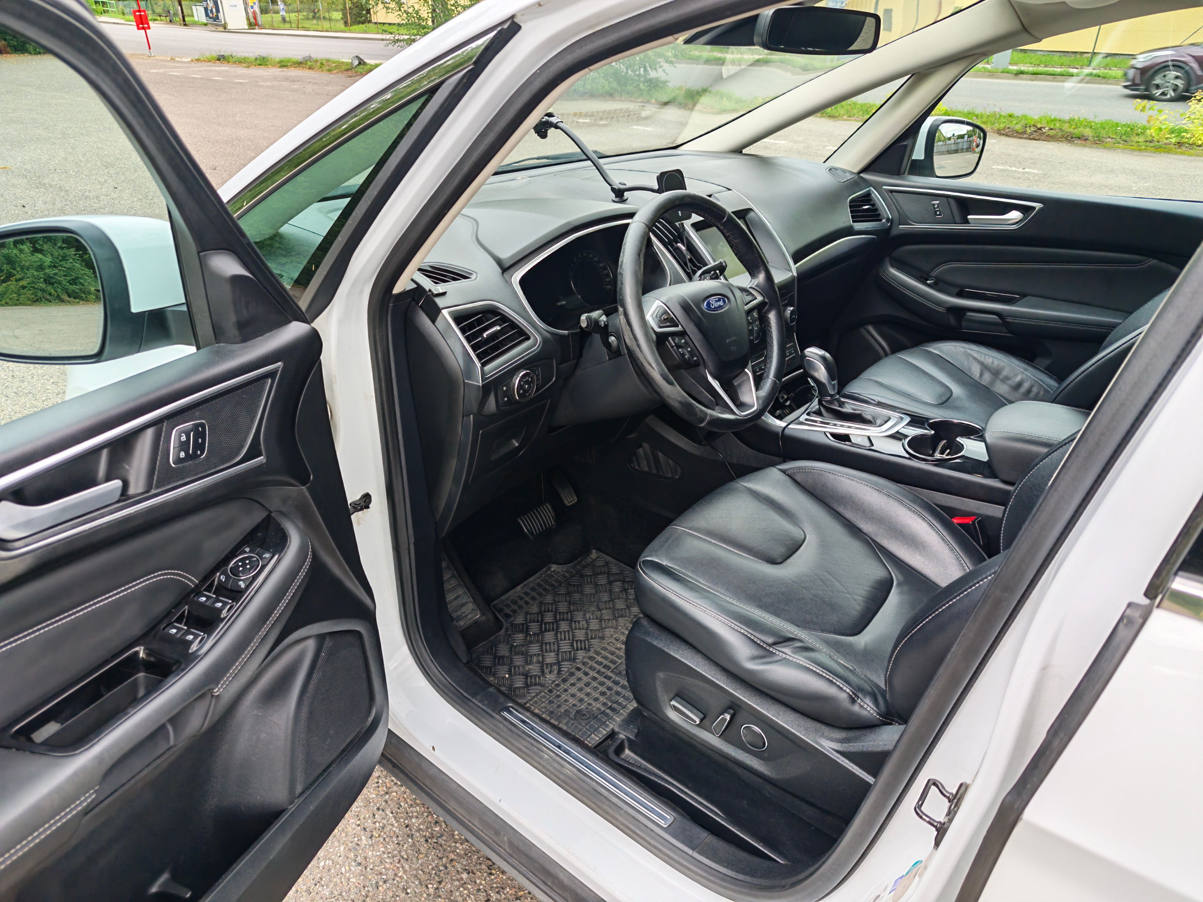 Ford S-MAX, 2.0TDCi Titanium AT KŮŽE 132kW - fotka 5