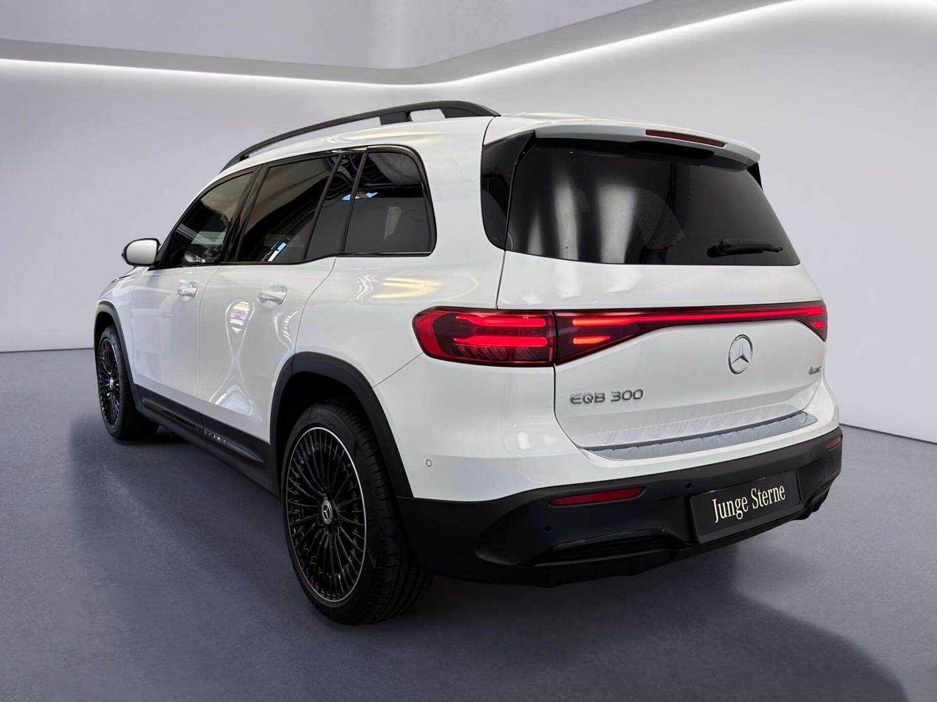 Mercedes-Benz EQB, 300 4M AMG 7míst Night Distro - fotka 4