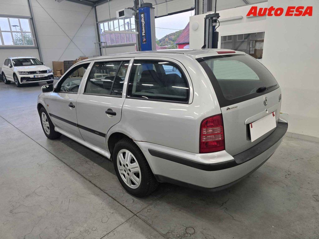 Škoda Octavia, 1.8i,ČR - fotka 2