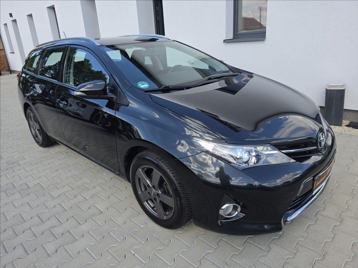 Toyota Auris, 1,6 97 KW Automat kamera navi - fotka 4