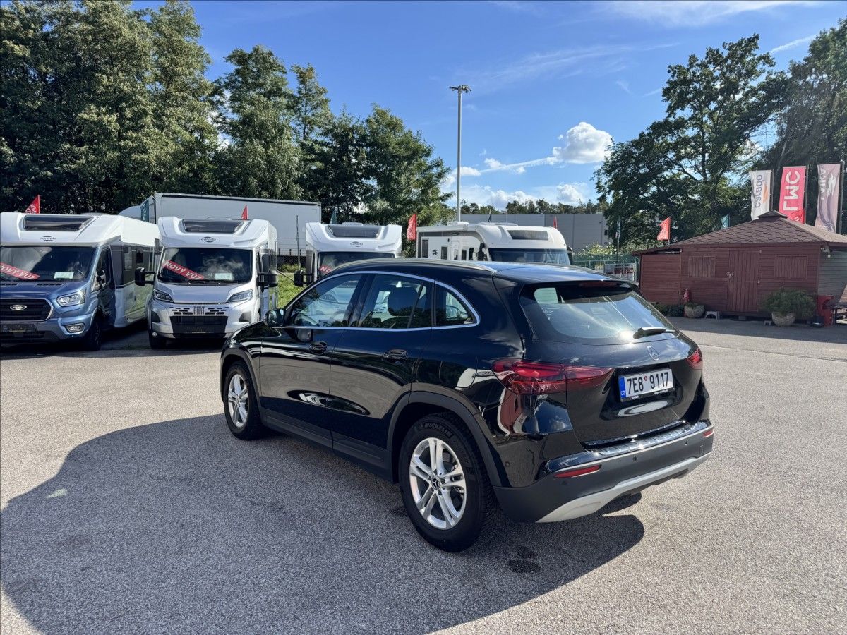 Mercedes-Benz GLA, 1,3   200 - fotka 4