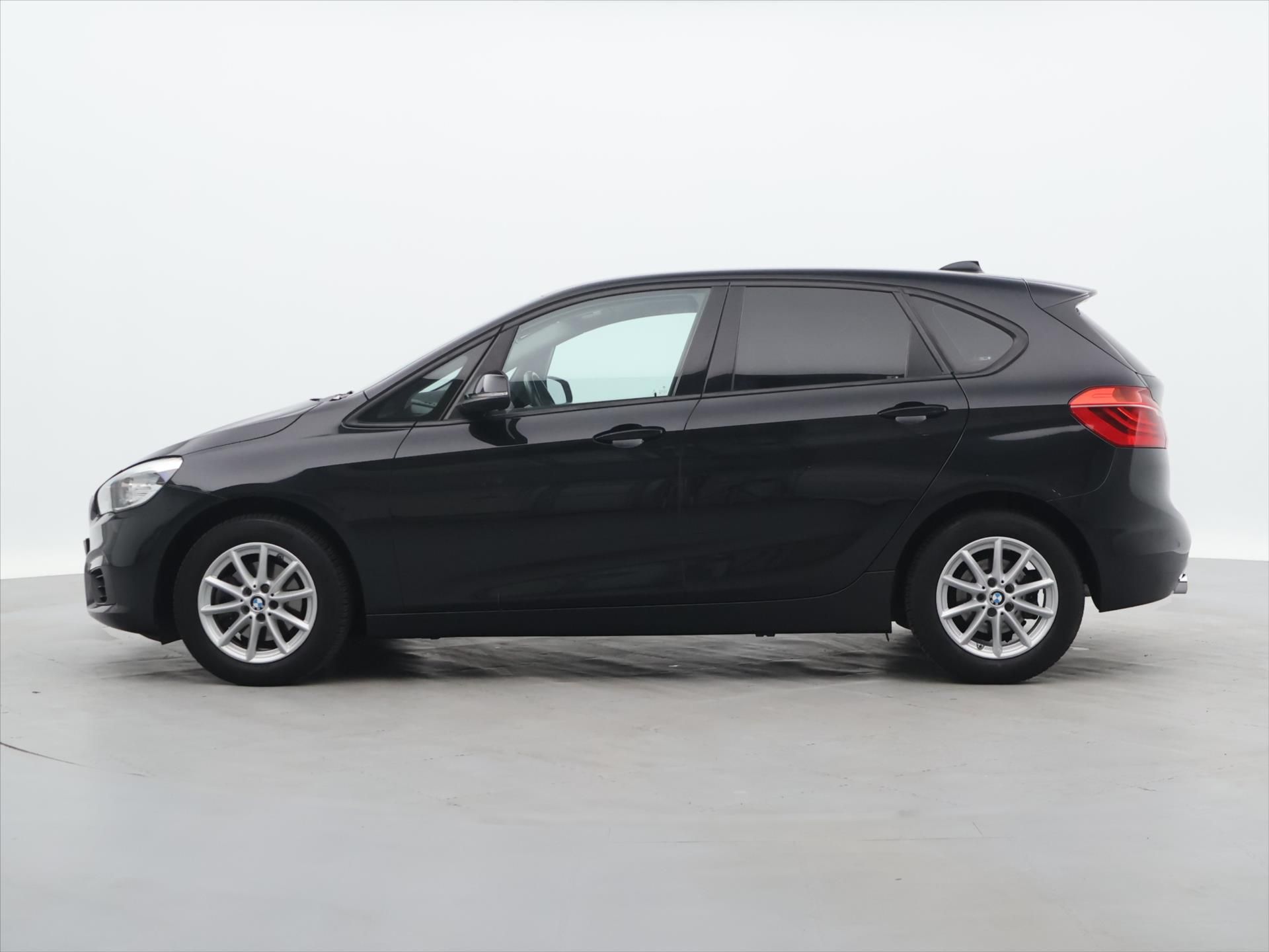BMW Řada 2, 2,0 218d 100kW Aut. Comfort+ - fotka 4