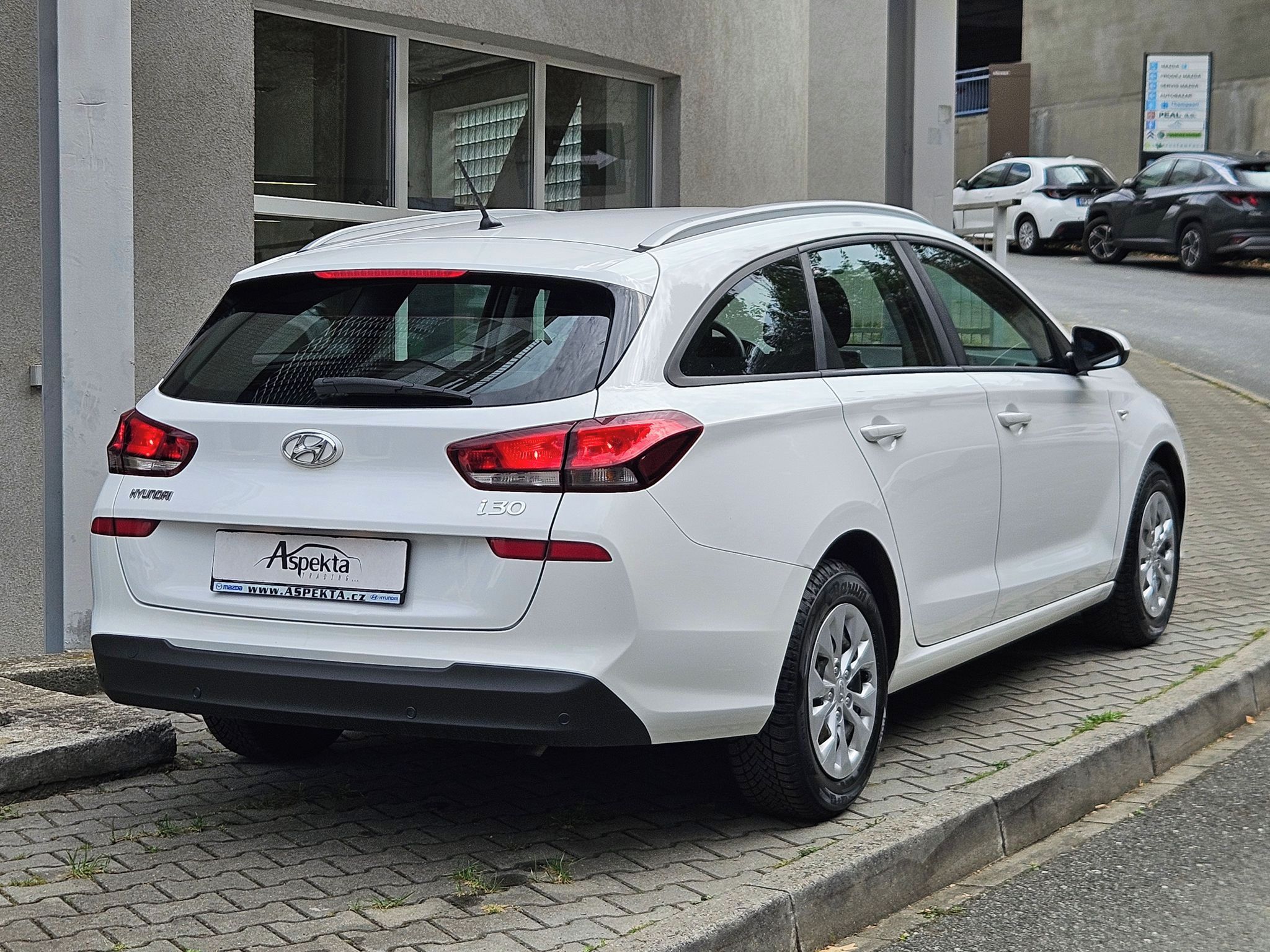Hyundai i30, 1,4i 73kW, Start Plus, serv.kn - fotka 5