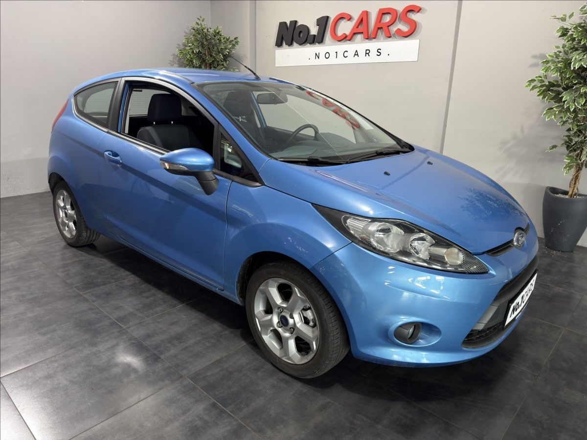 Ford Fiesta, 1,2   i 83.000KM SERVIS ALU ST - fotka 2