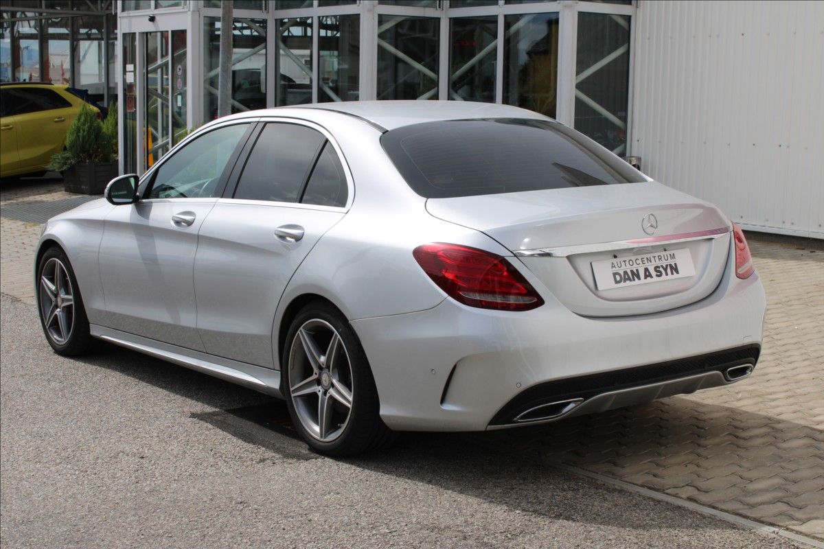 Mercedes-Benz Třídy C, 1,6 200d AMG line - fotka 4