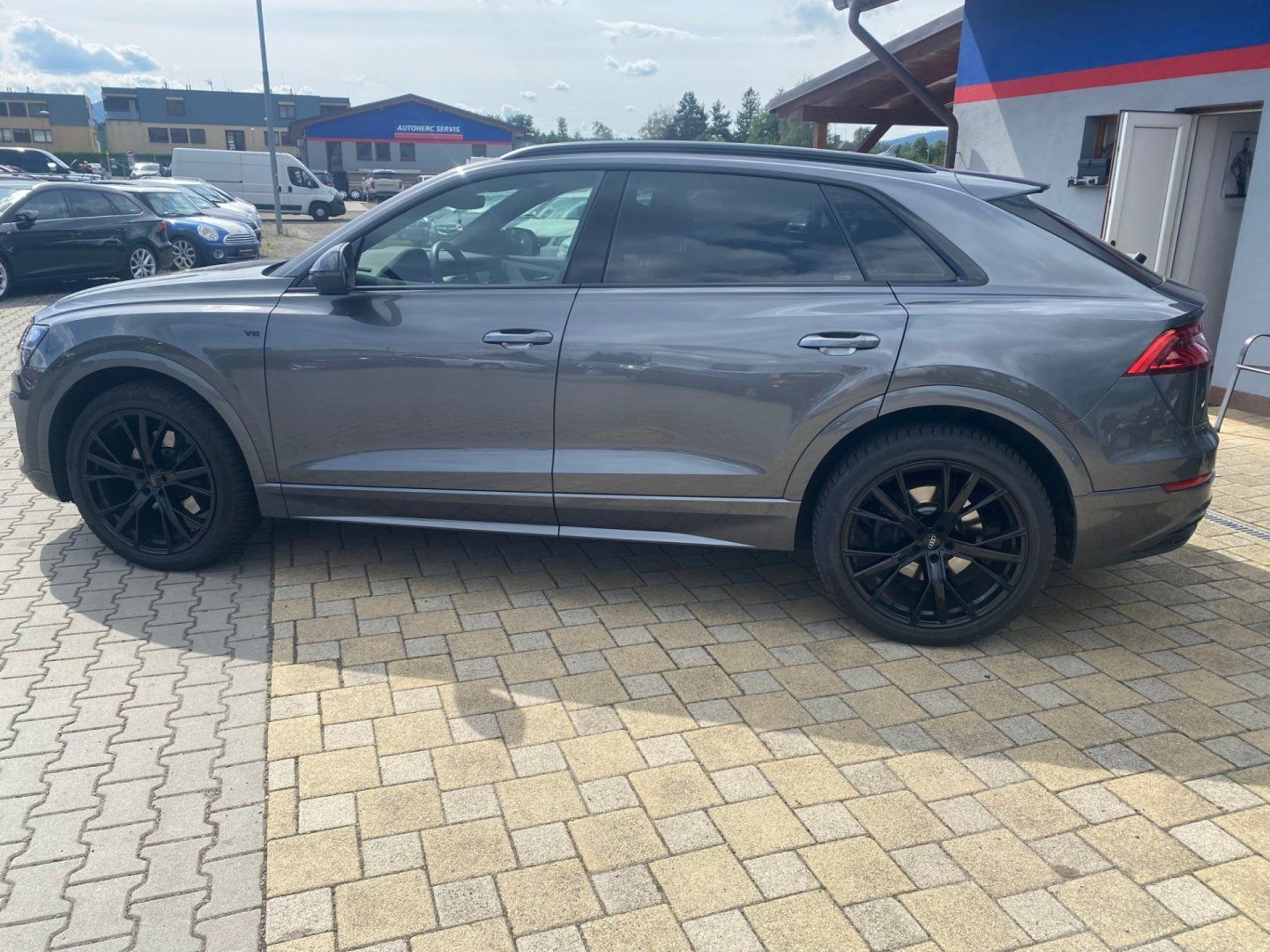Audi Q8, 50 3.0 TDi 210kW Quattro Sline - fotka 6