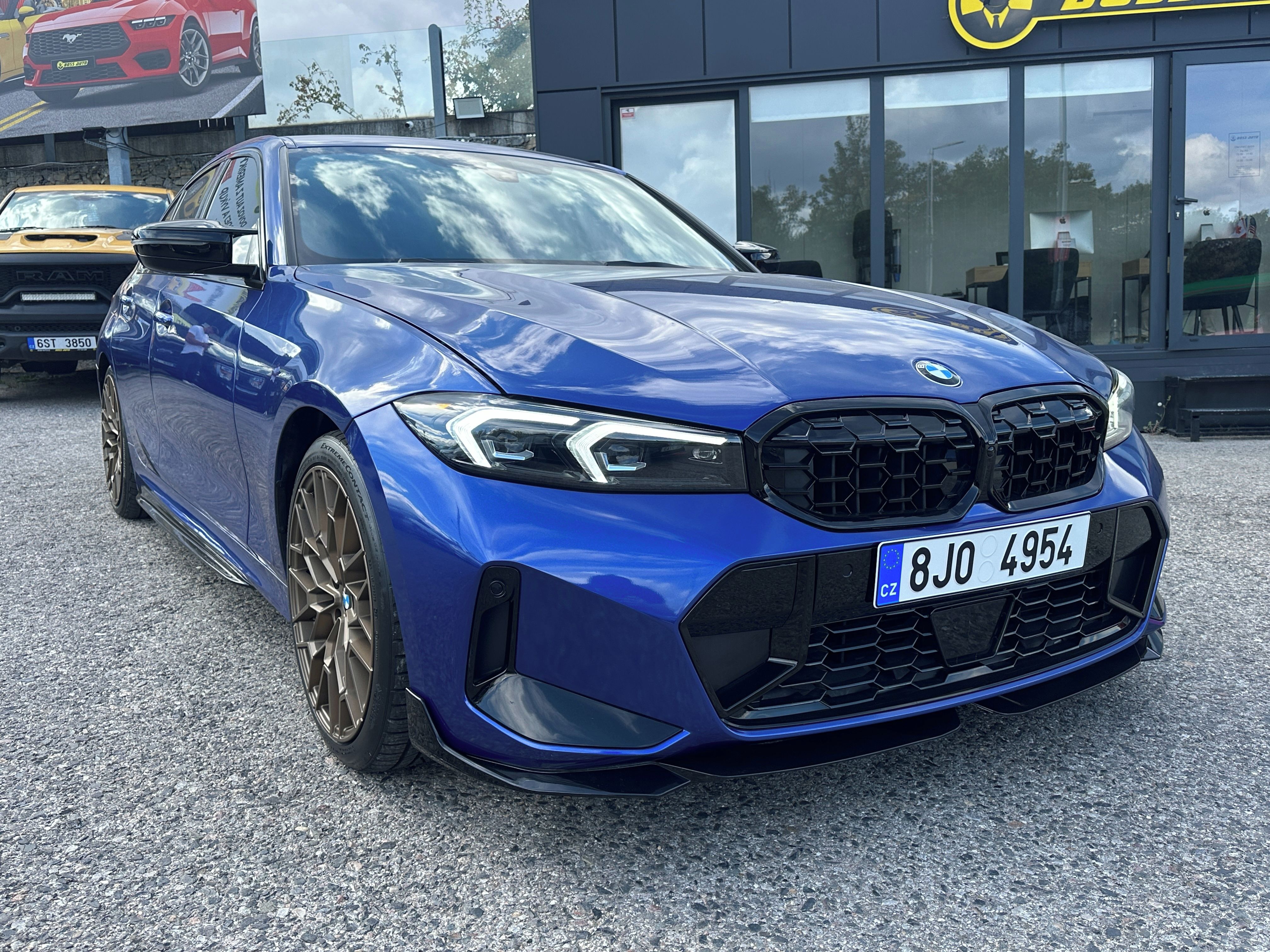 BMW Řada 3, BMW 330I  2023 - fotka 3