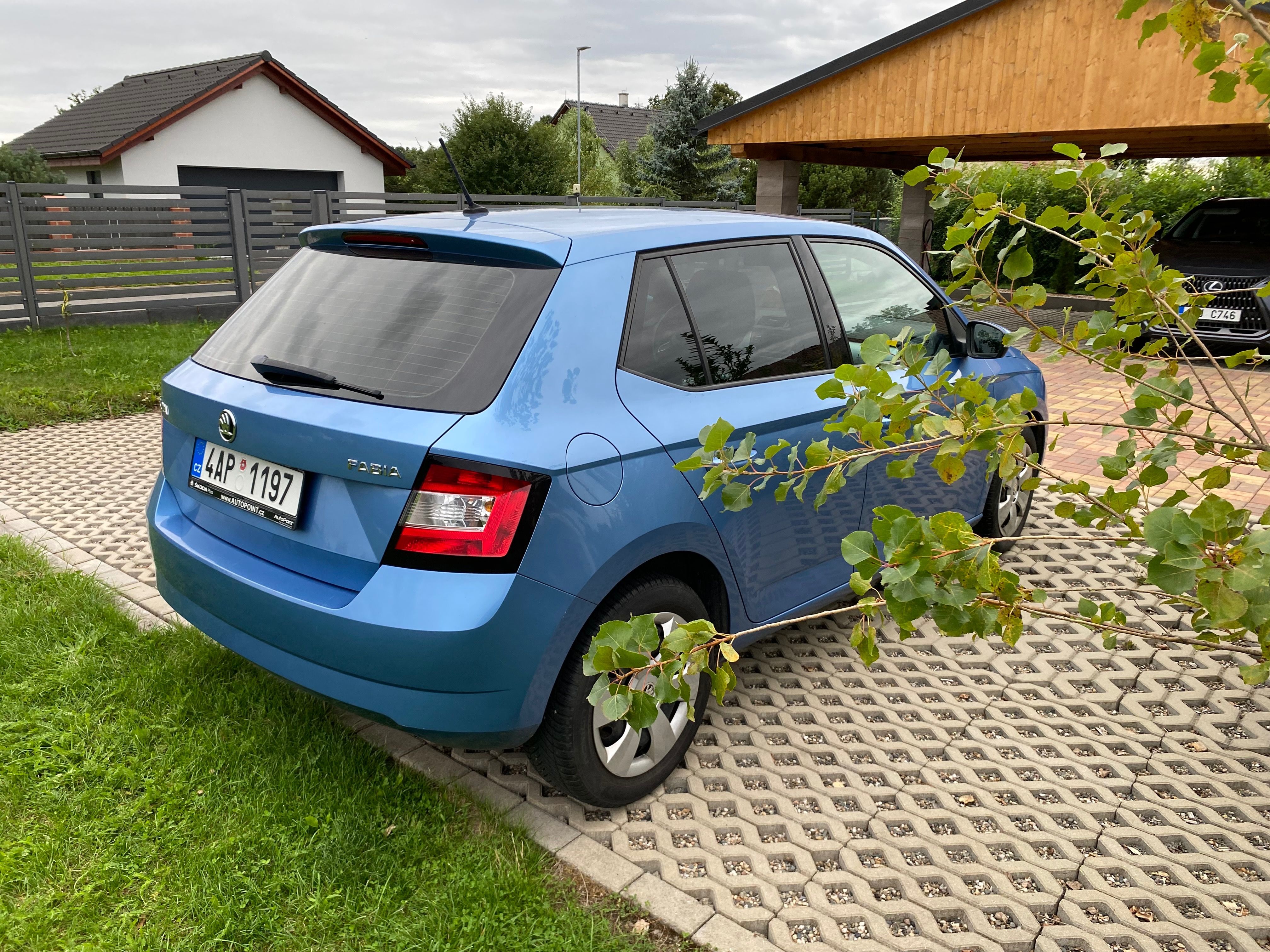 Škoda Fabia, 1,2 TSI 81KW,CZ, 2 maj.ser.kni - fotka 2