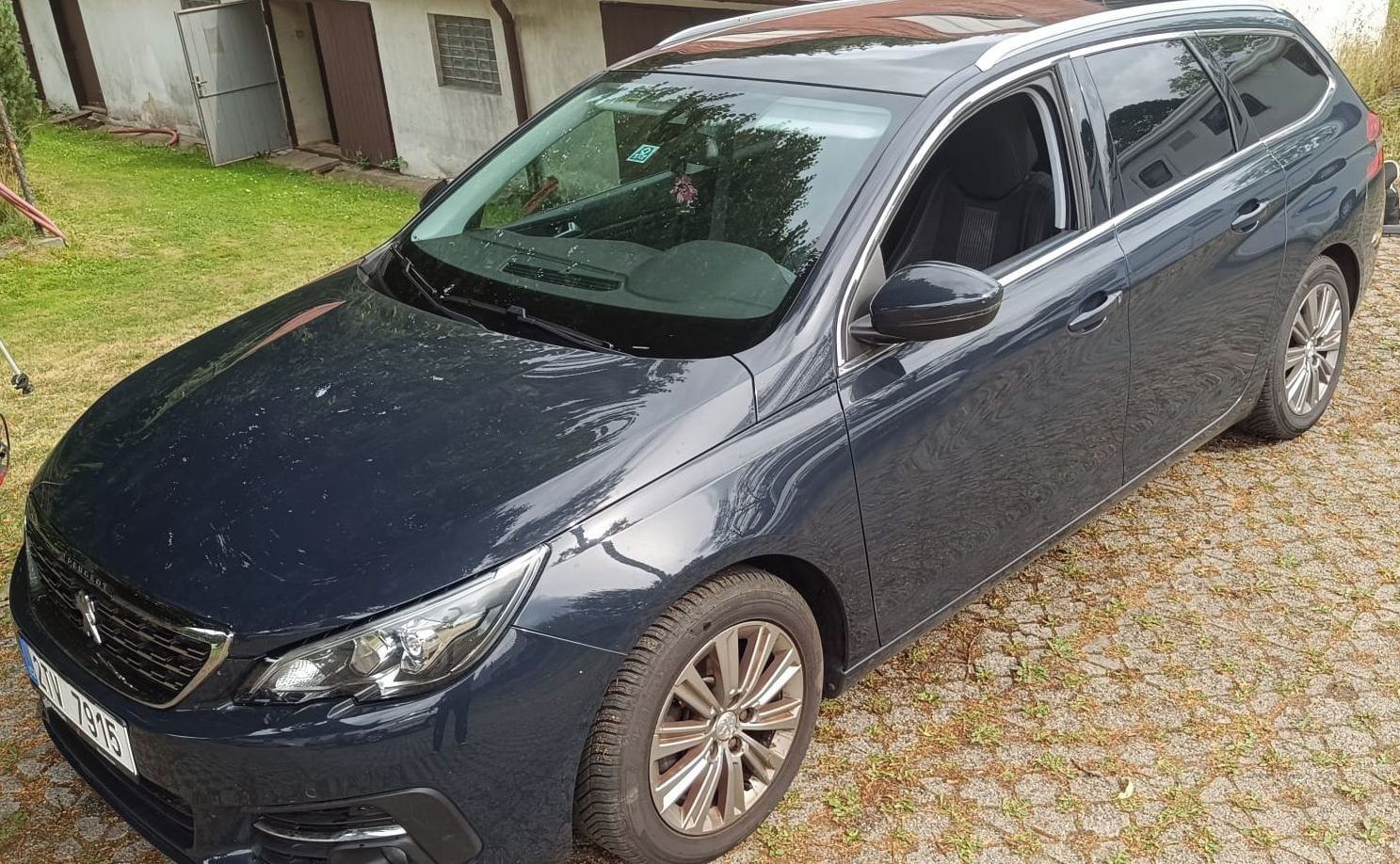Peugeot 308, 1,2 96kw servis, masáž sedadla