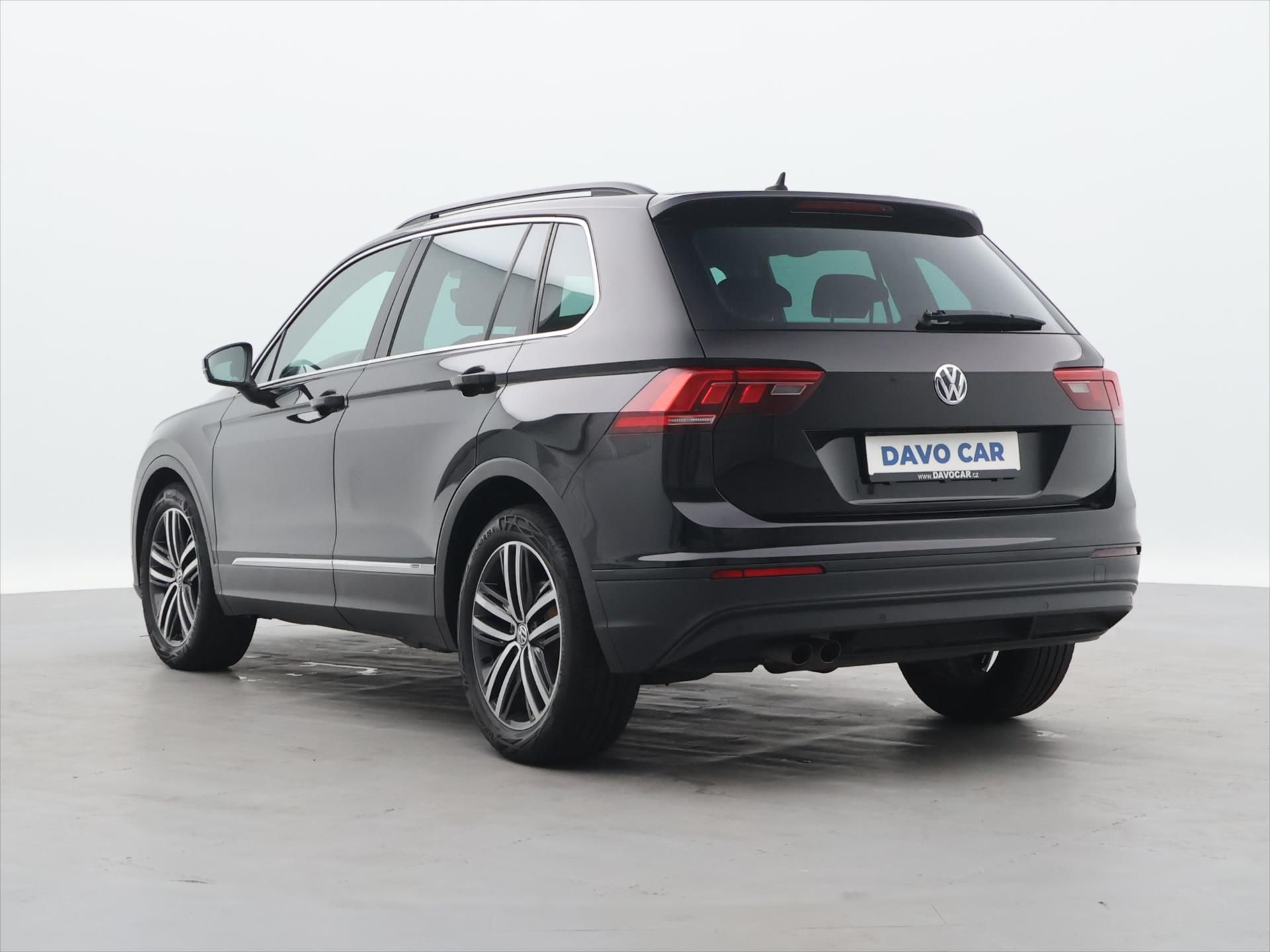 Volkswagen Tiguan, 1.4 TSI 110kW Virtual 1.Maj. - fotka 5