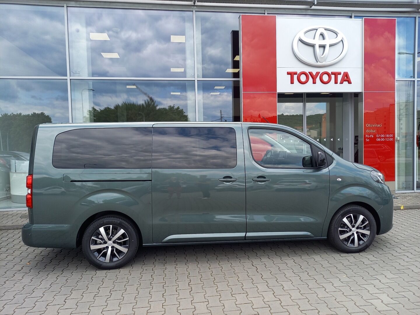 Toyota Proace Verso, Toyota Proace Verso 2,2 L2 - fotka 4