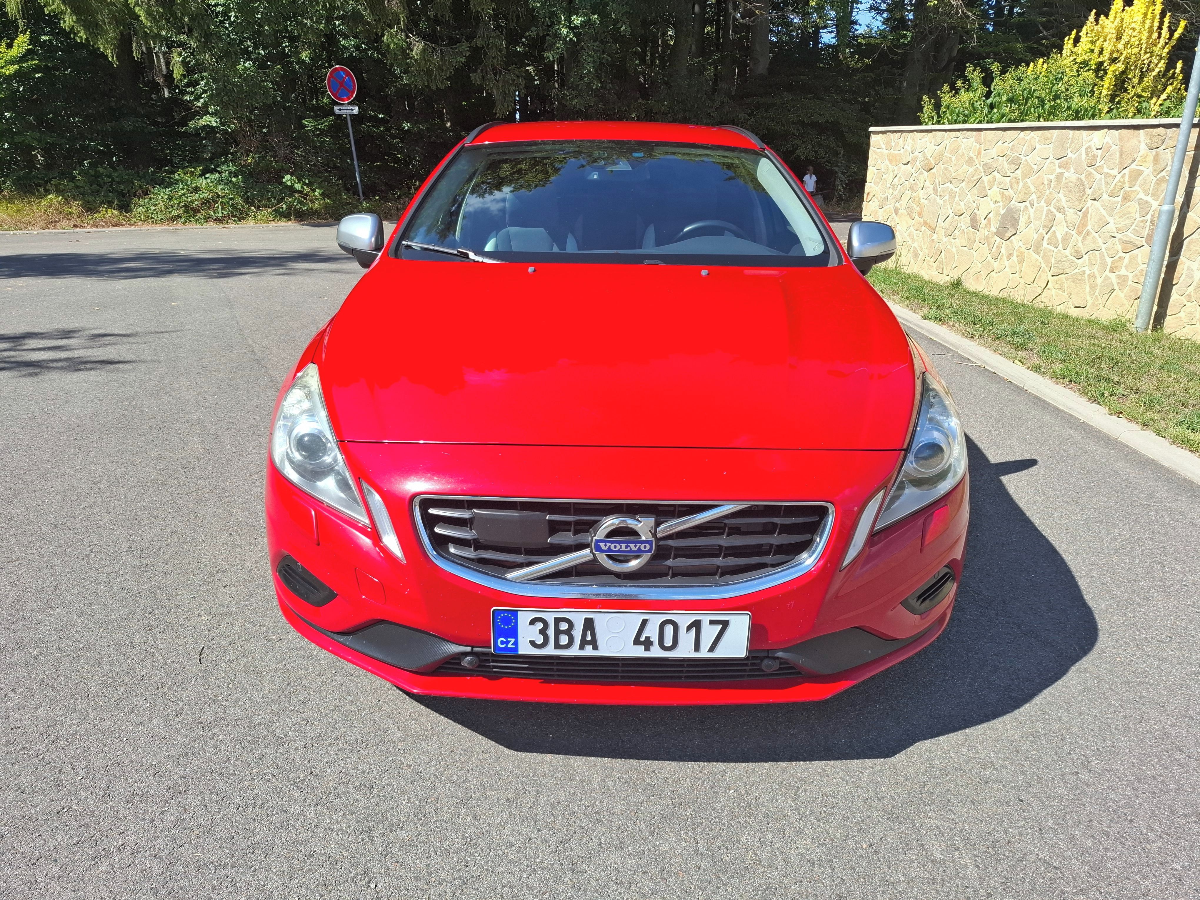 Volvo V60, Volvo V60 D5, R-design 151kw - fotka 2