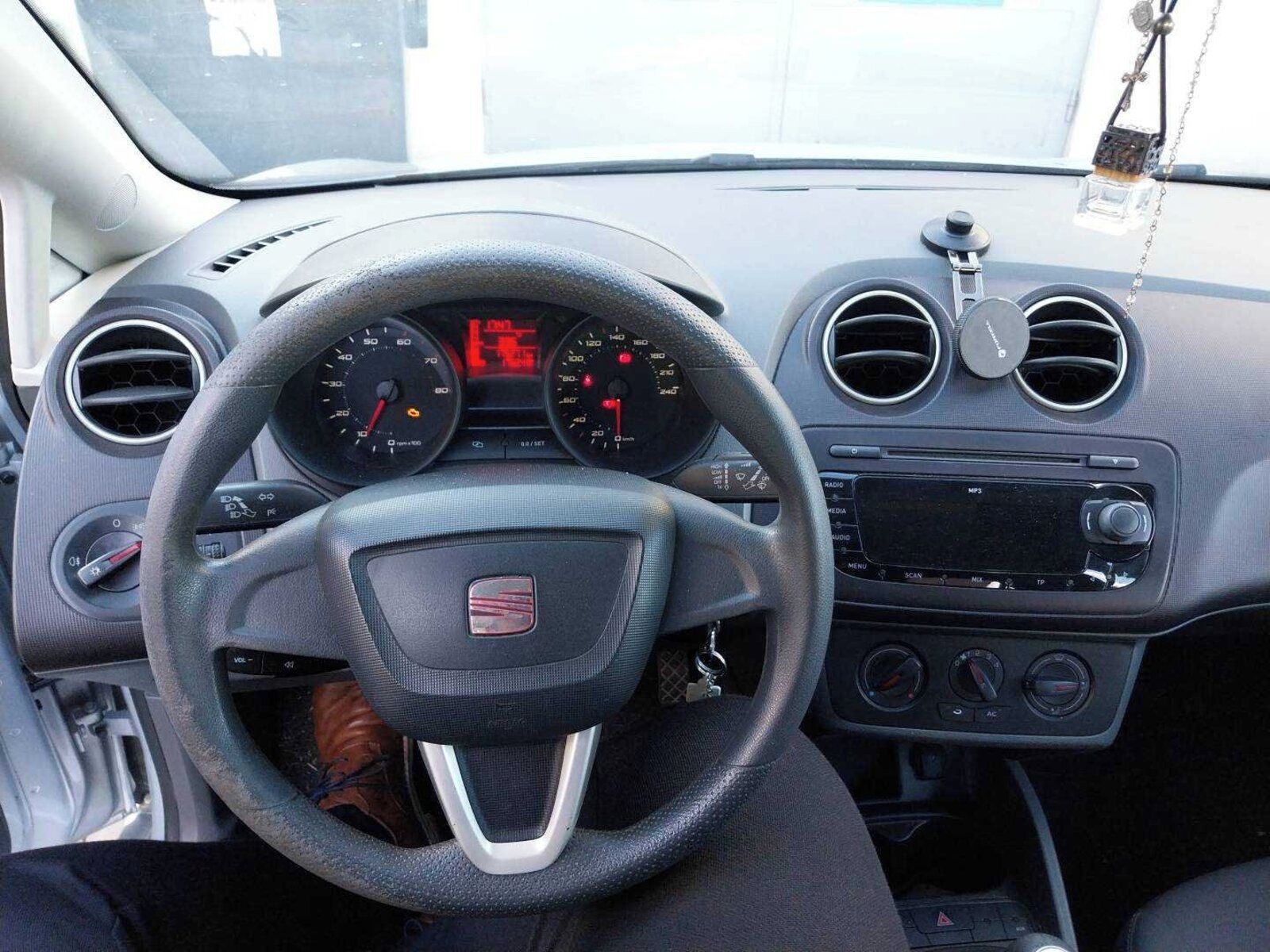 Seat Ibiza, 1.2 12V, Klima, rezervace - fotka 3