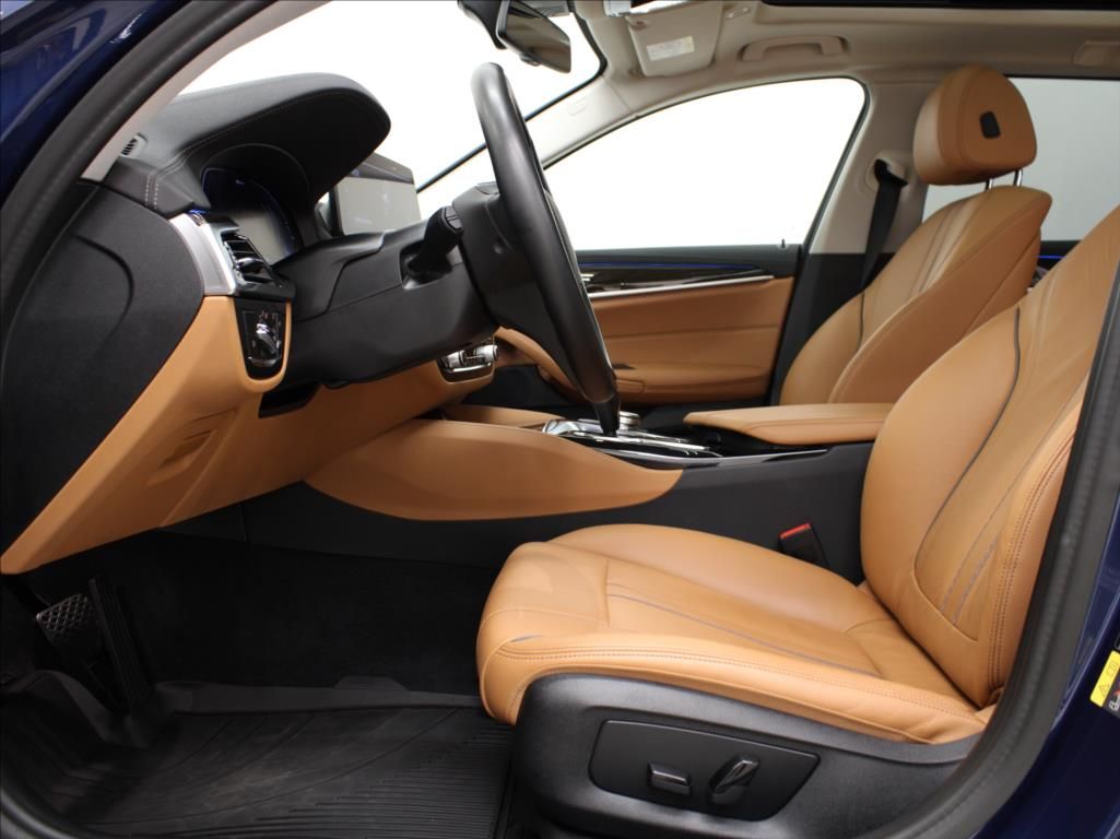 BMW Řada 5, 2,0 530e xDrive Luxury Pano.ČR - fotka 6