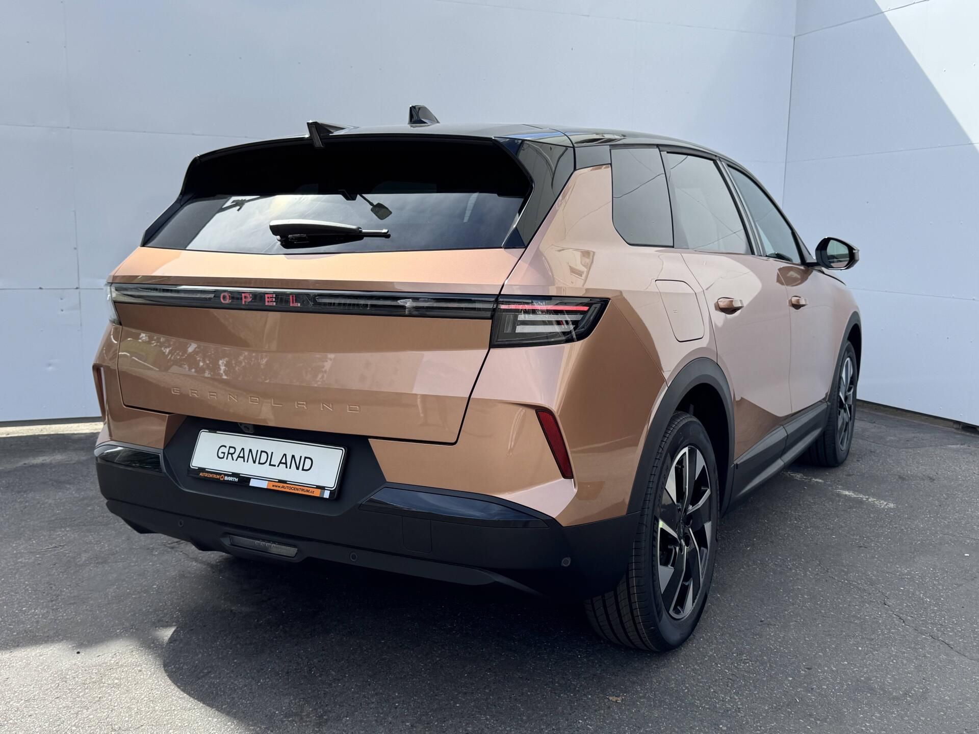 Opel Grandland, Ultimate Hybrid TURBO eDCT6 1. - fotka 4