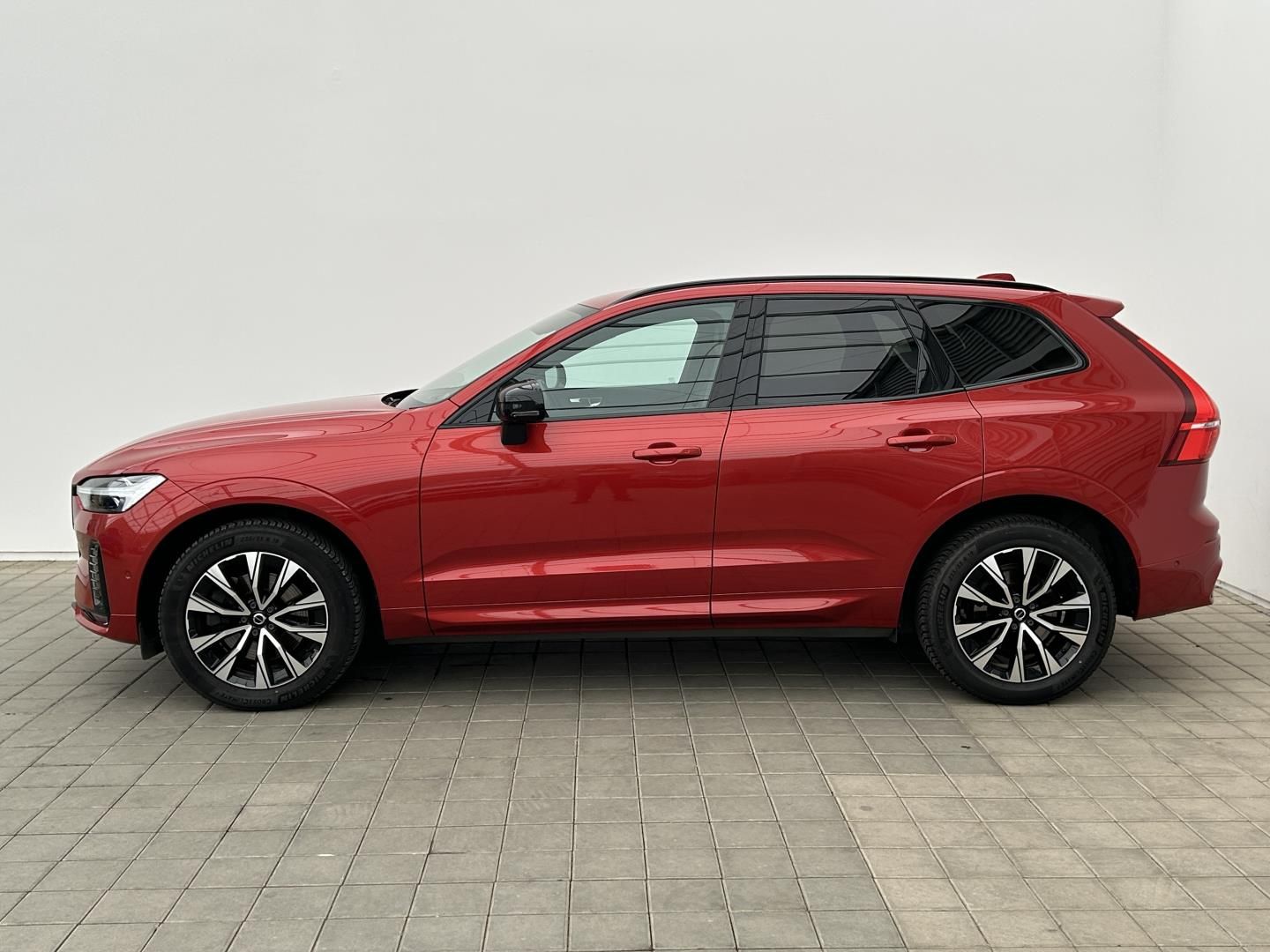 Volvo XC60, 2.0 B5 184kW 4x4  Plus - fotka 3