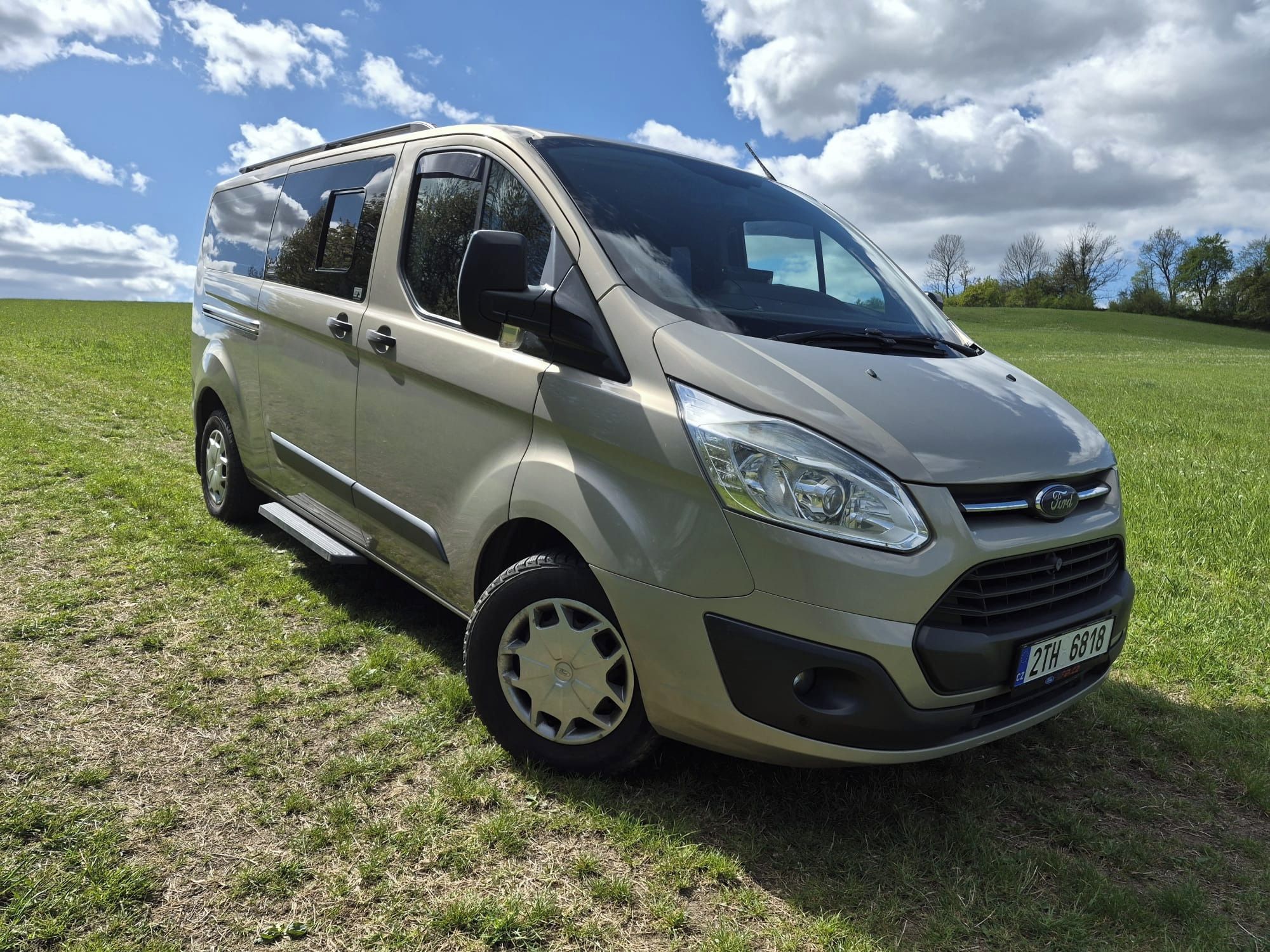 Ford Tourneo Custom, 2.2TDCi, L2 - hagusy, vestavba - fotka 2