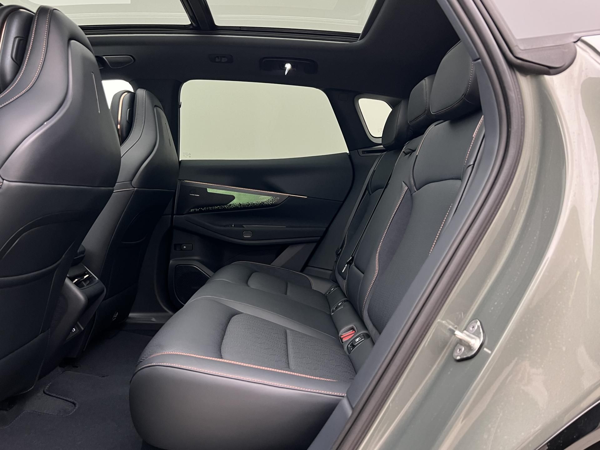 Lynk & Co 08, MORE PHEV - fotka 4